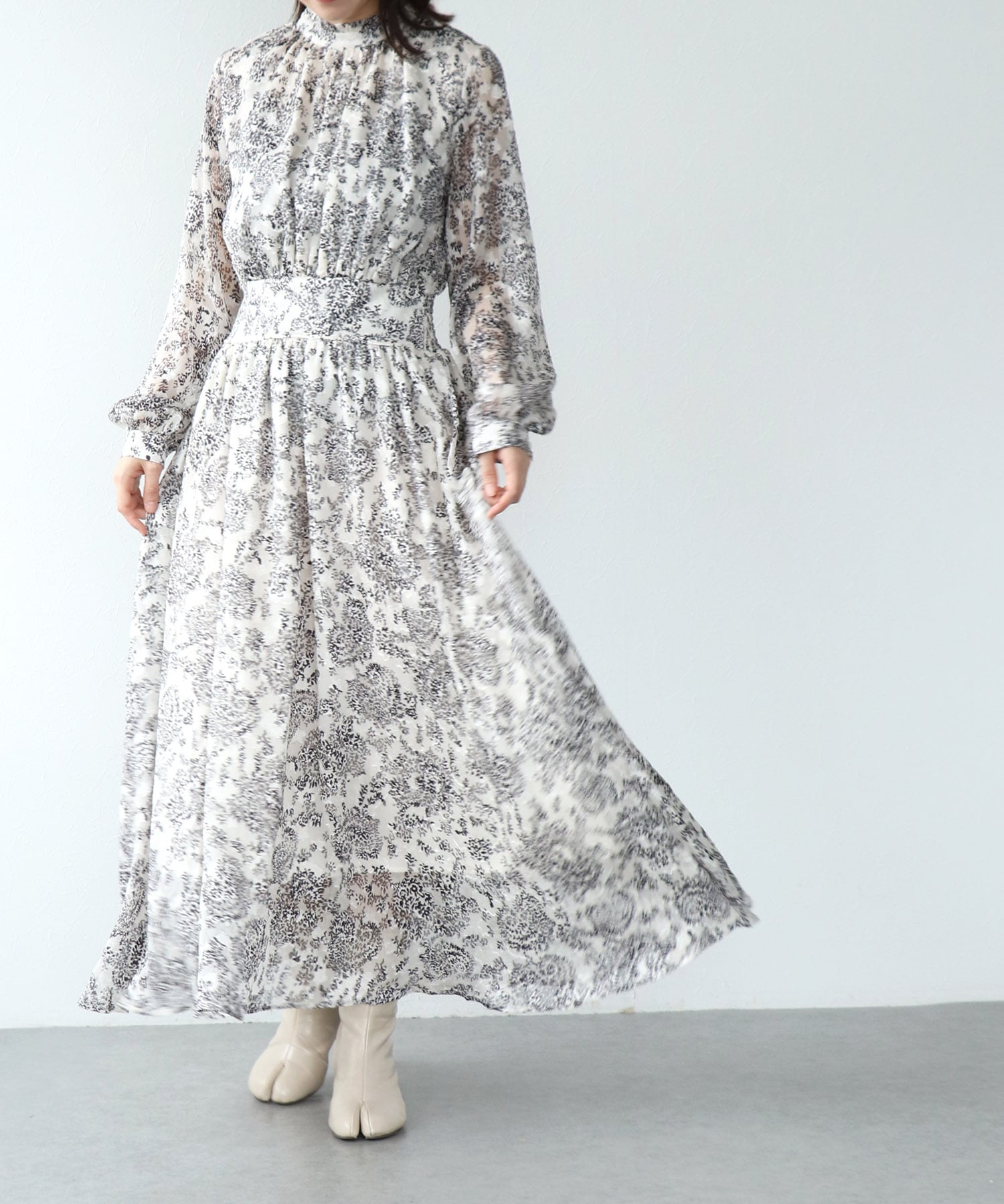 ペイズリー柄スタンドカラーワンピース