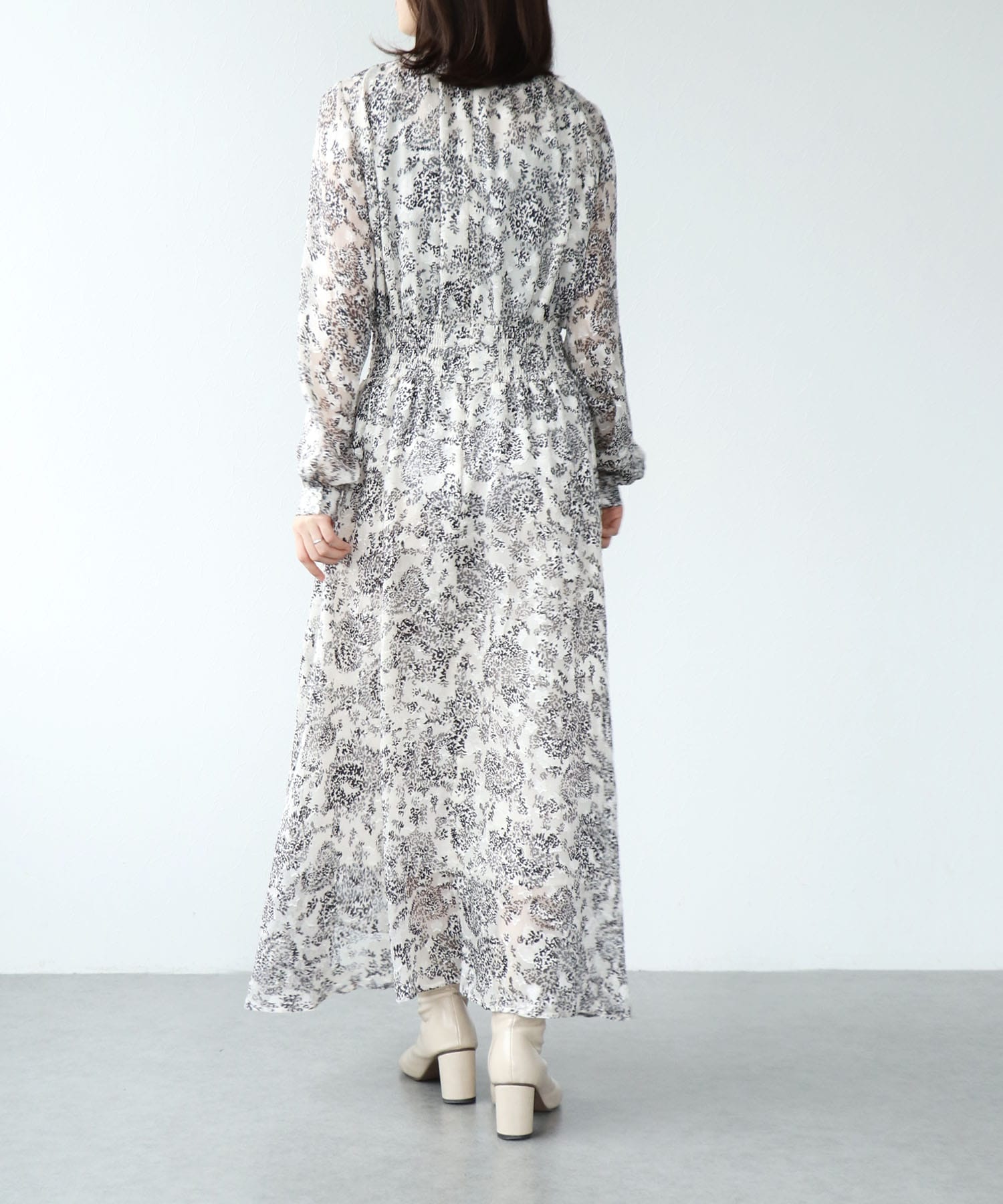 ペイズリー柄スタンドカラーワンピース