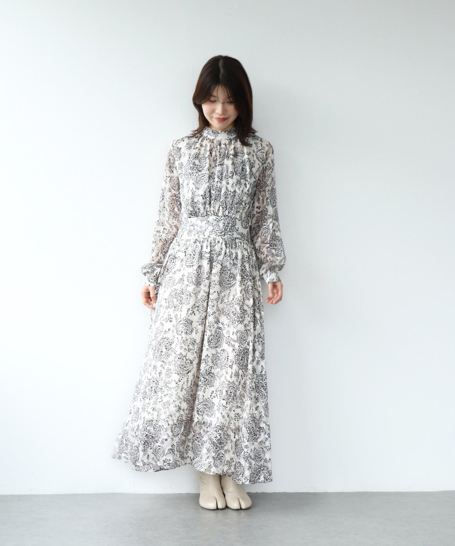 ペイズリー柄スタンドカラーワンピース