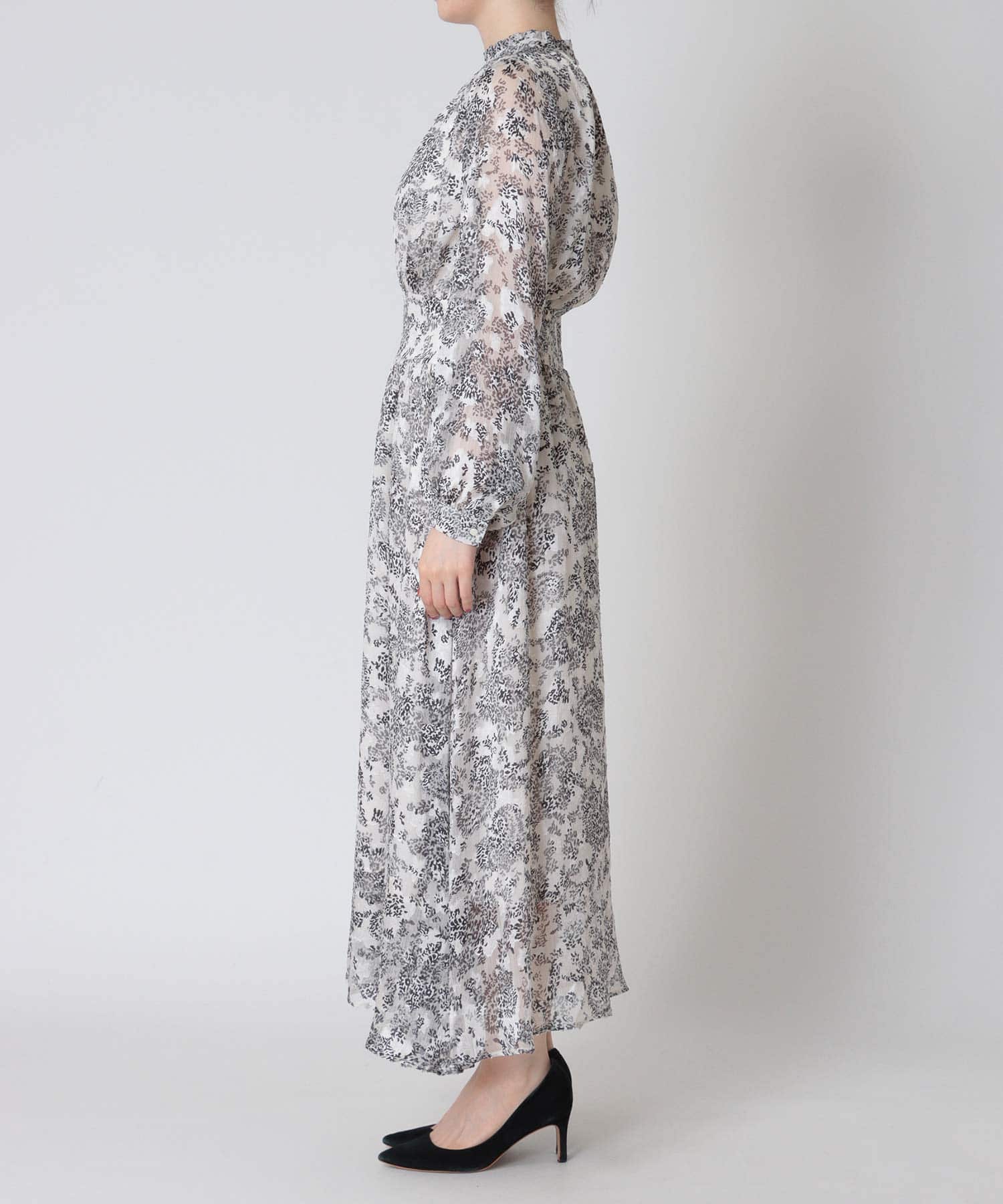 ペイズリー柄スタンドカラーワンピース