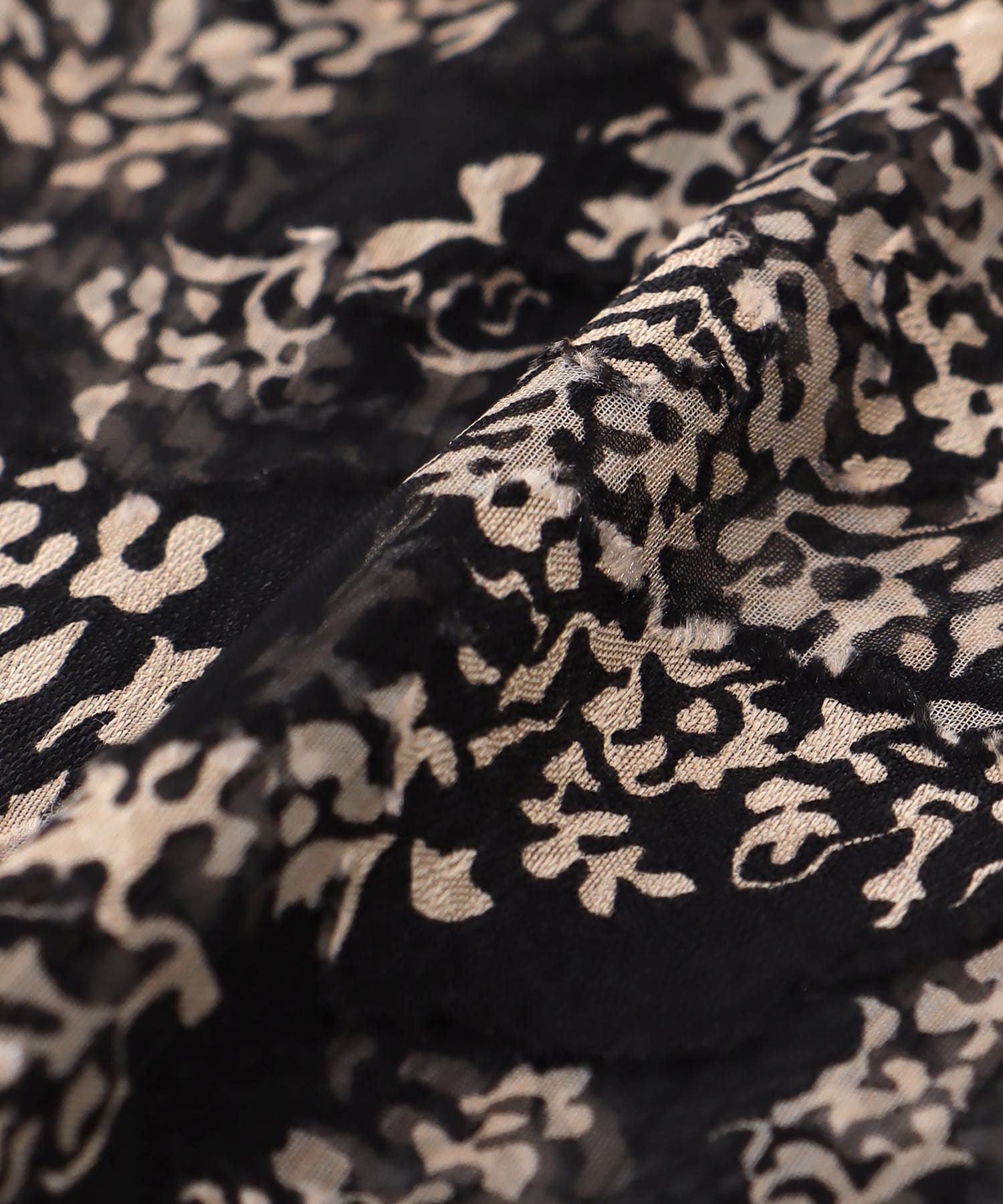 ペイズリー柄スタンドカラーワンピース