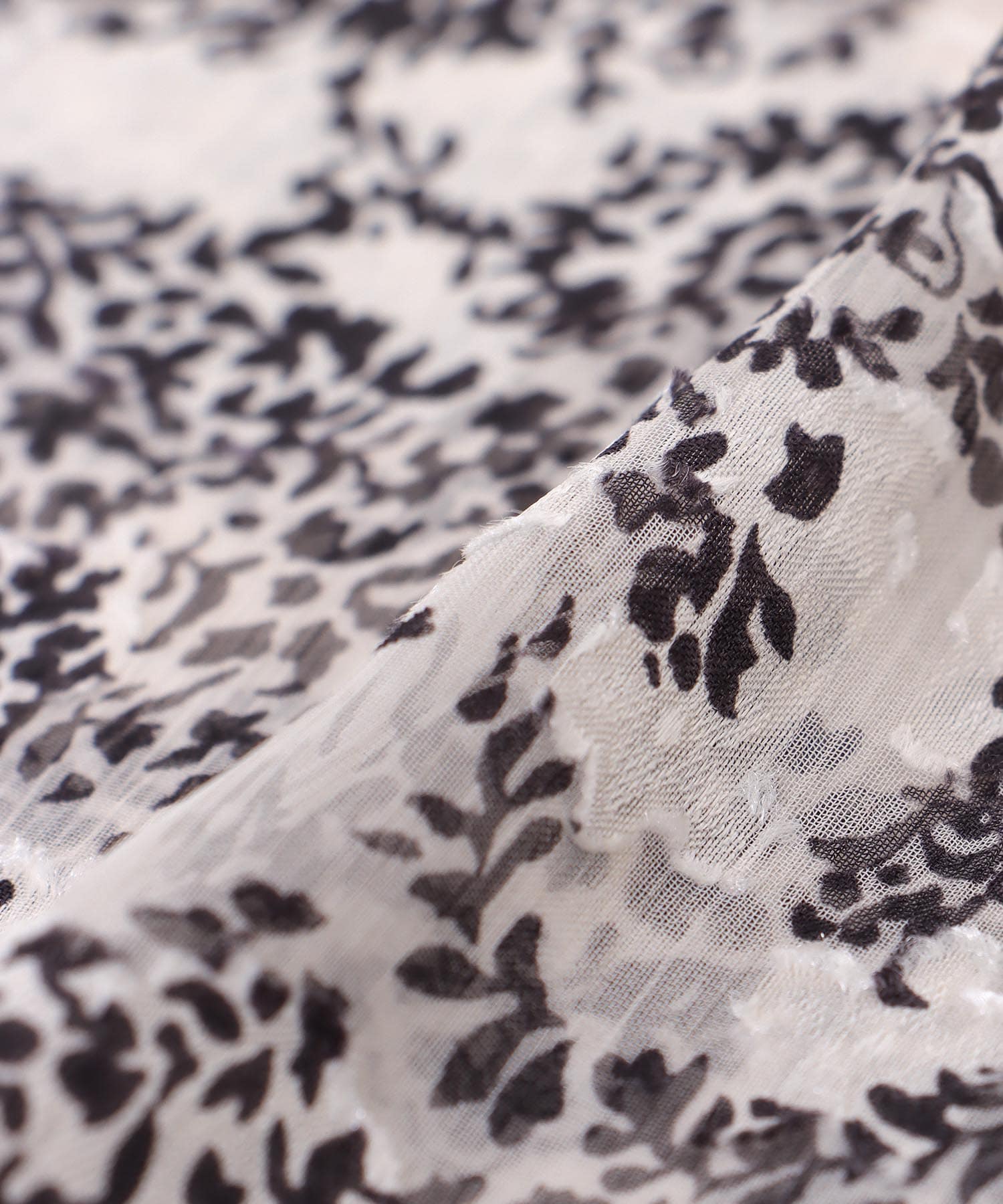 ペイズリー柄スタンドカラーワンピース