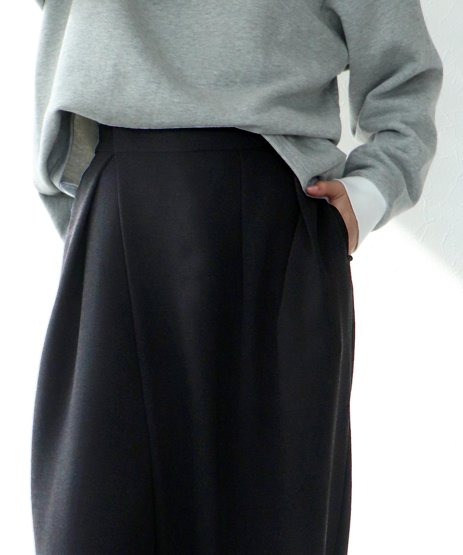 ダブルジョーゼットタックパンツ