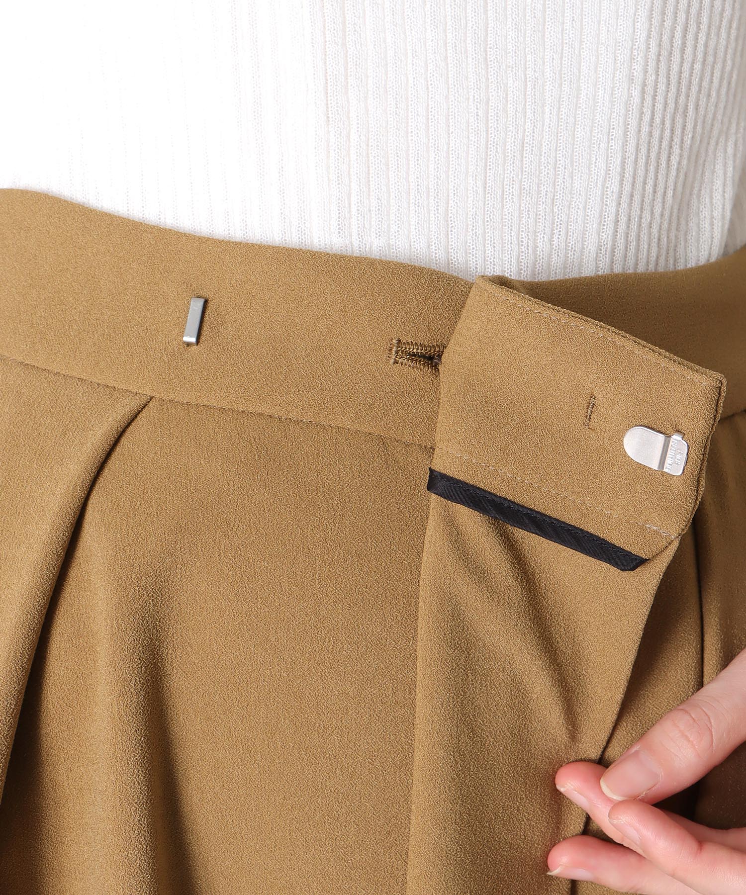 ダブルジョーゼットタックパンツ