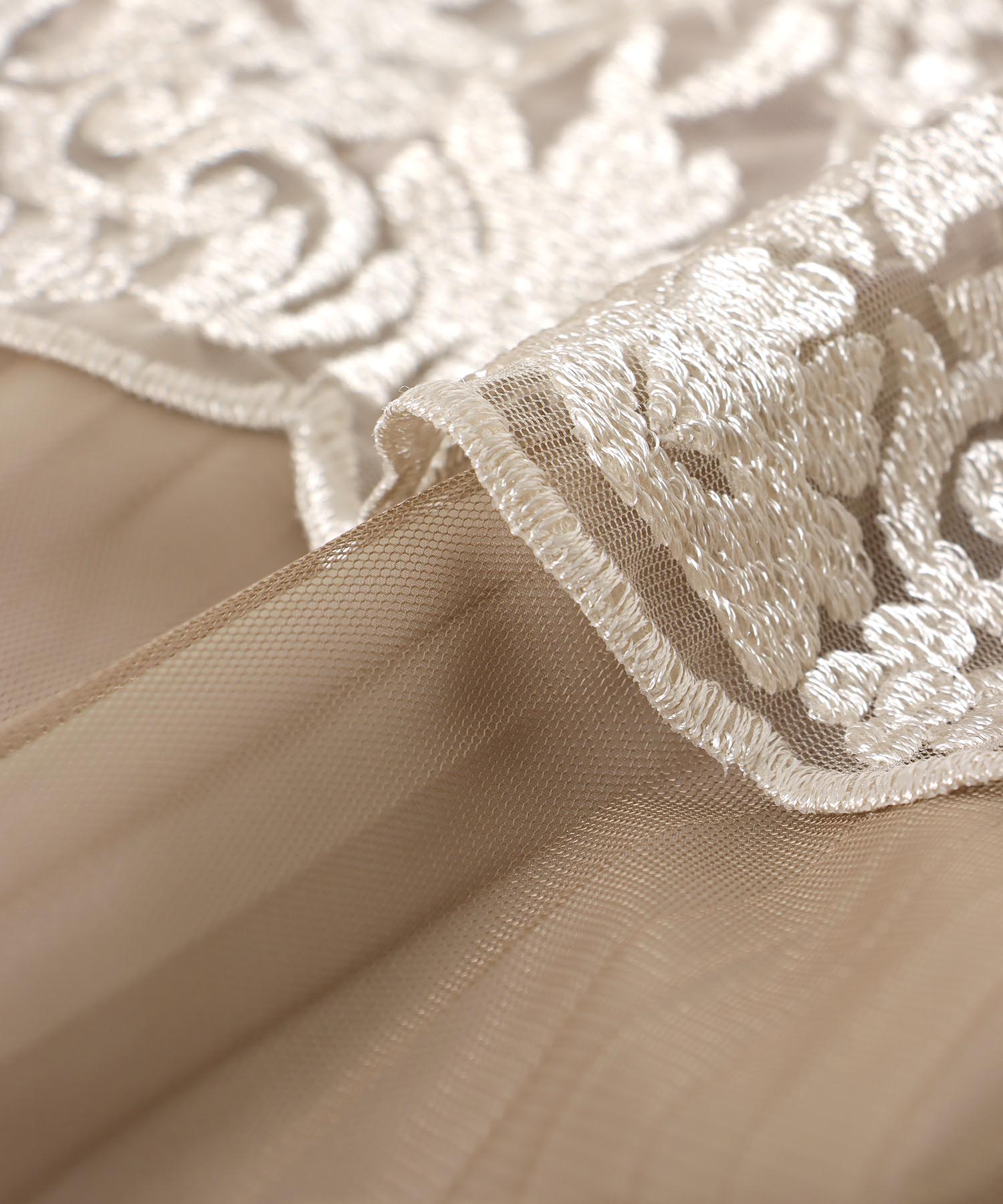 刺繍レース×チュールプリーツワンピース