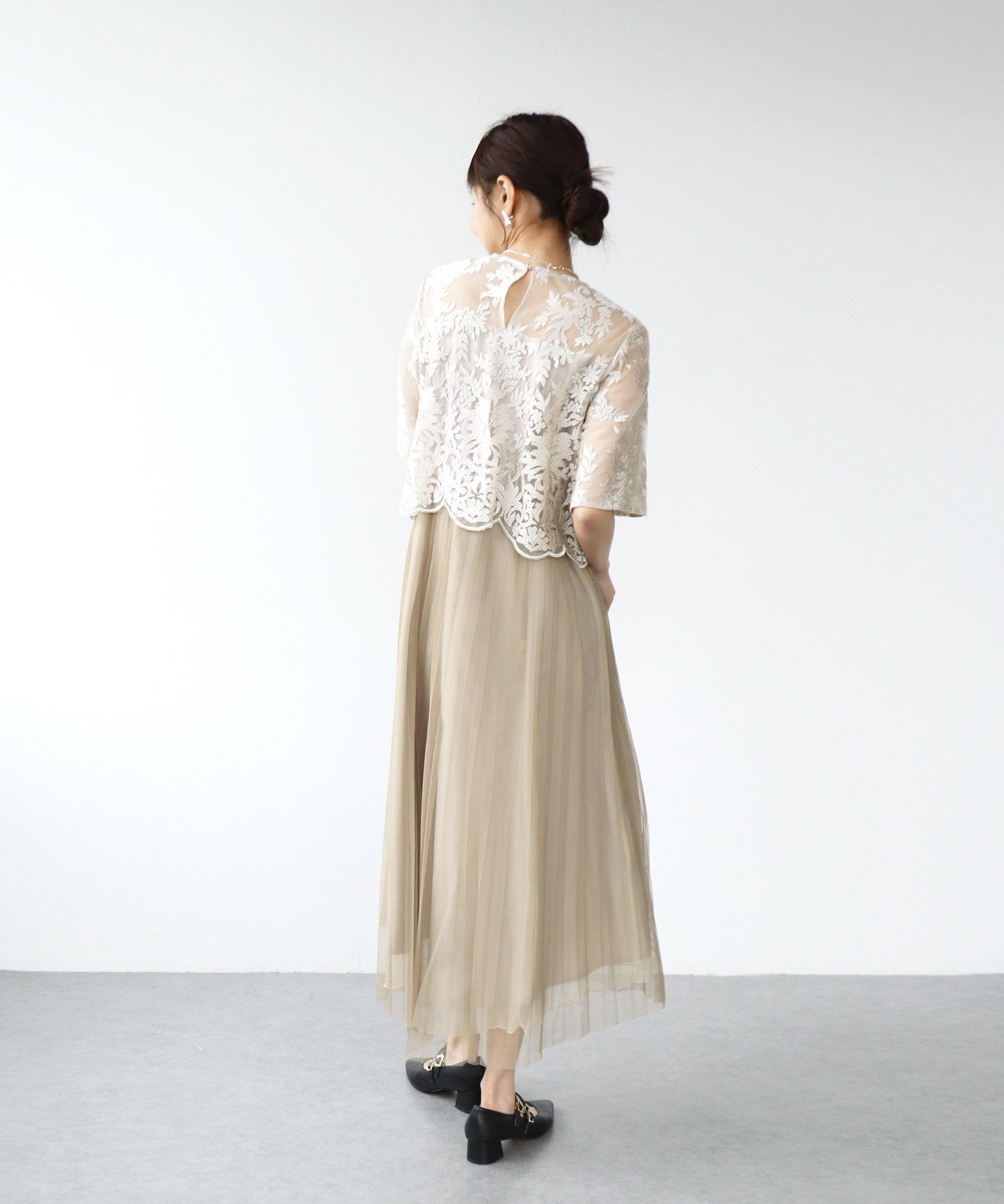 刺繍レース×チュールプリーツワンピース