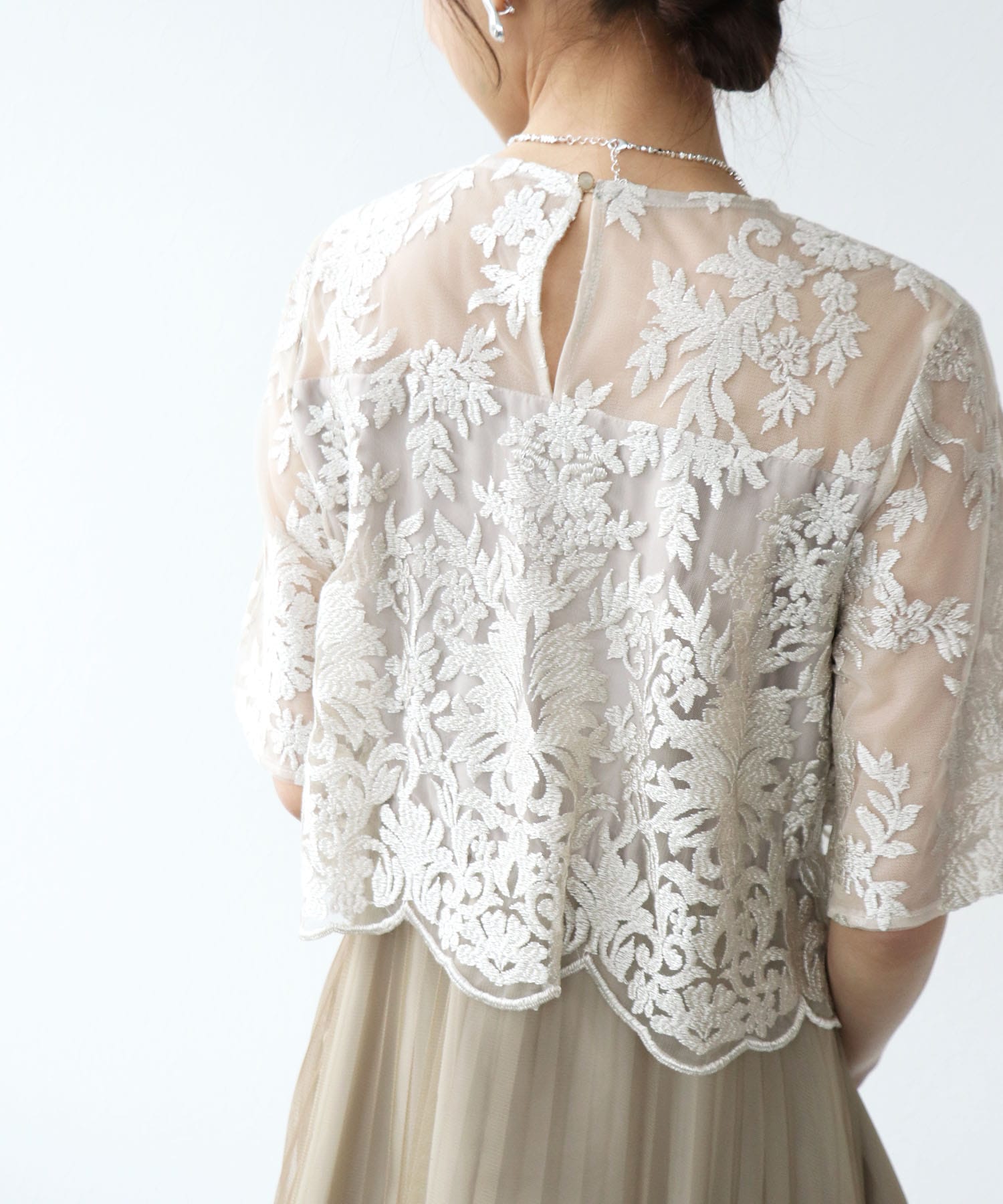 刺繍レース×チュールプリーツワンピース