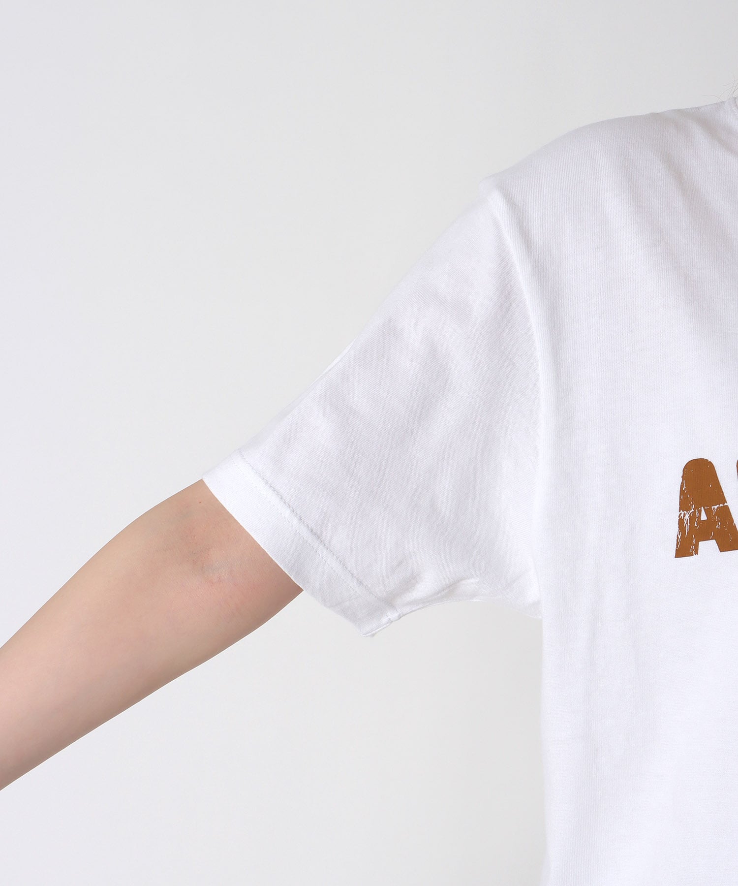 ロゴプリントTシャツ