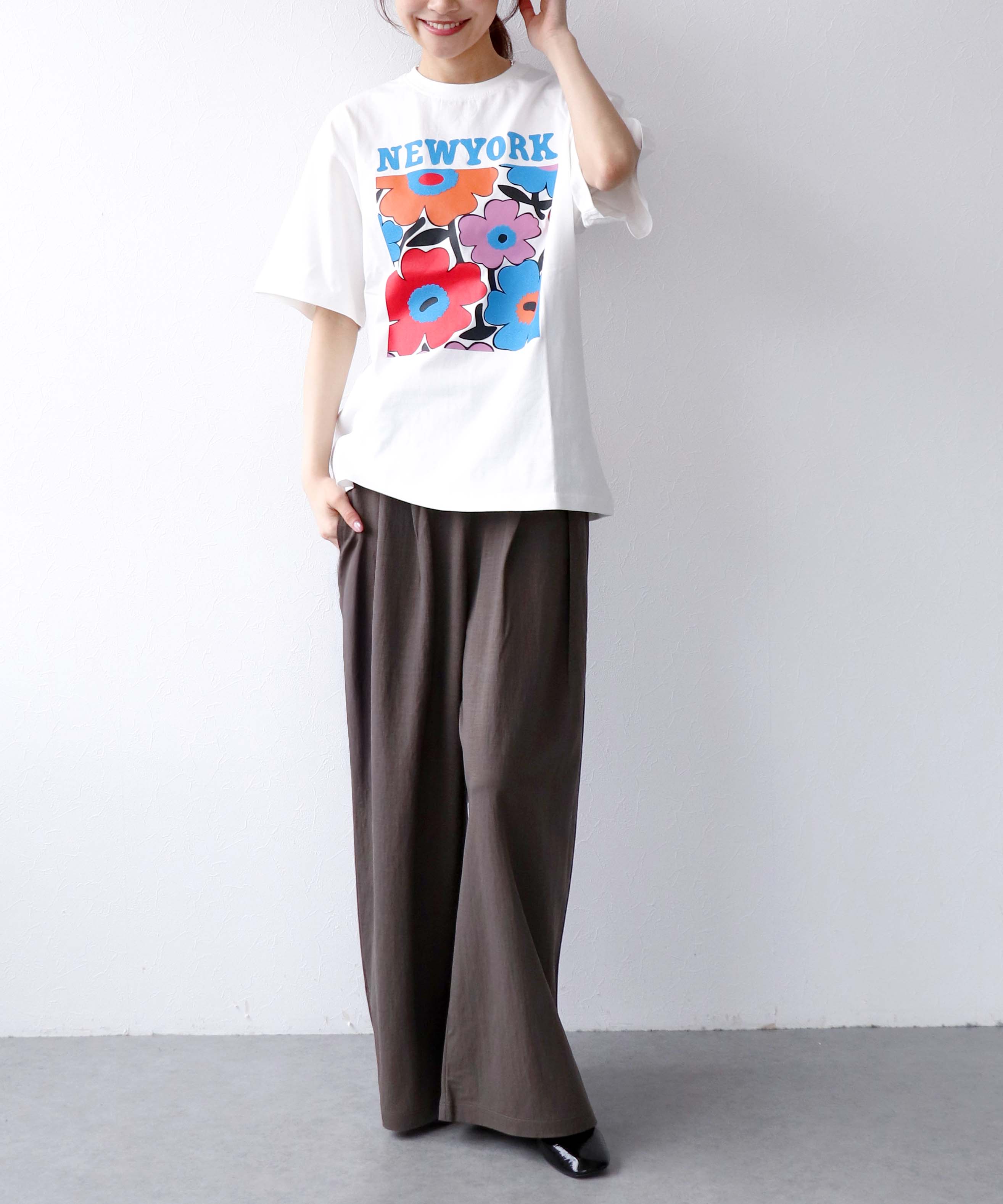 フラワープリントTシャツ