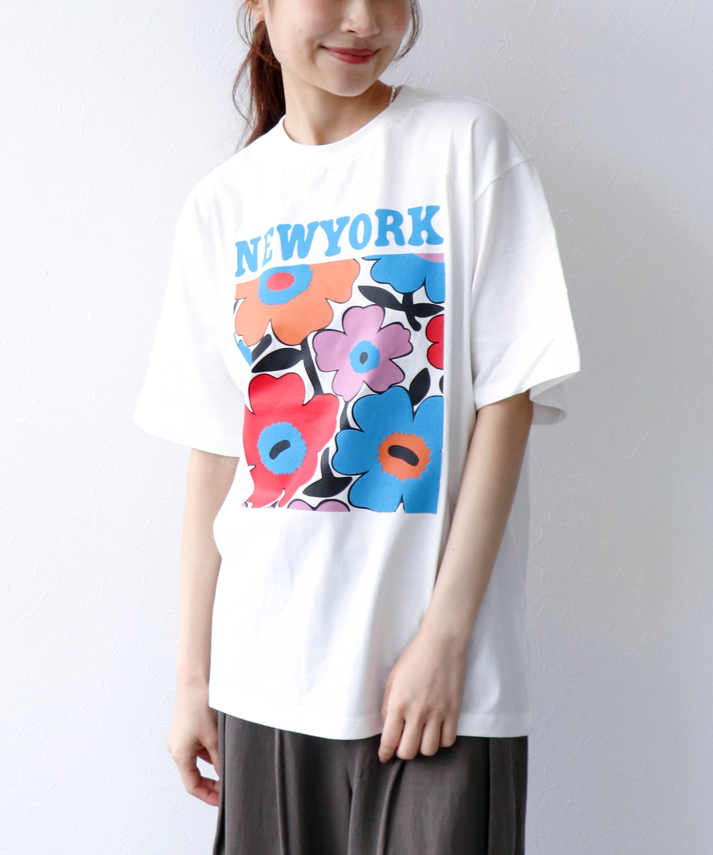 フラワープリントTシャツ