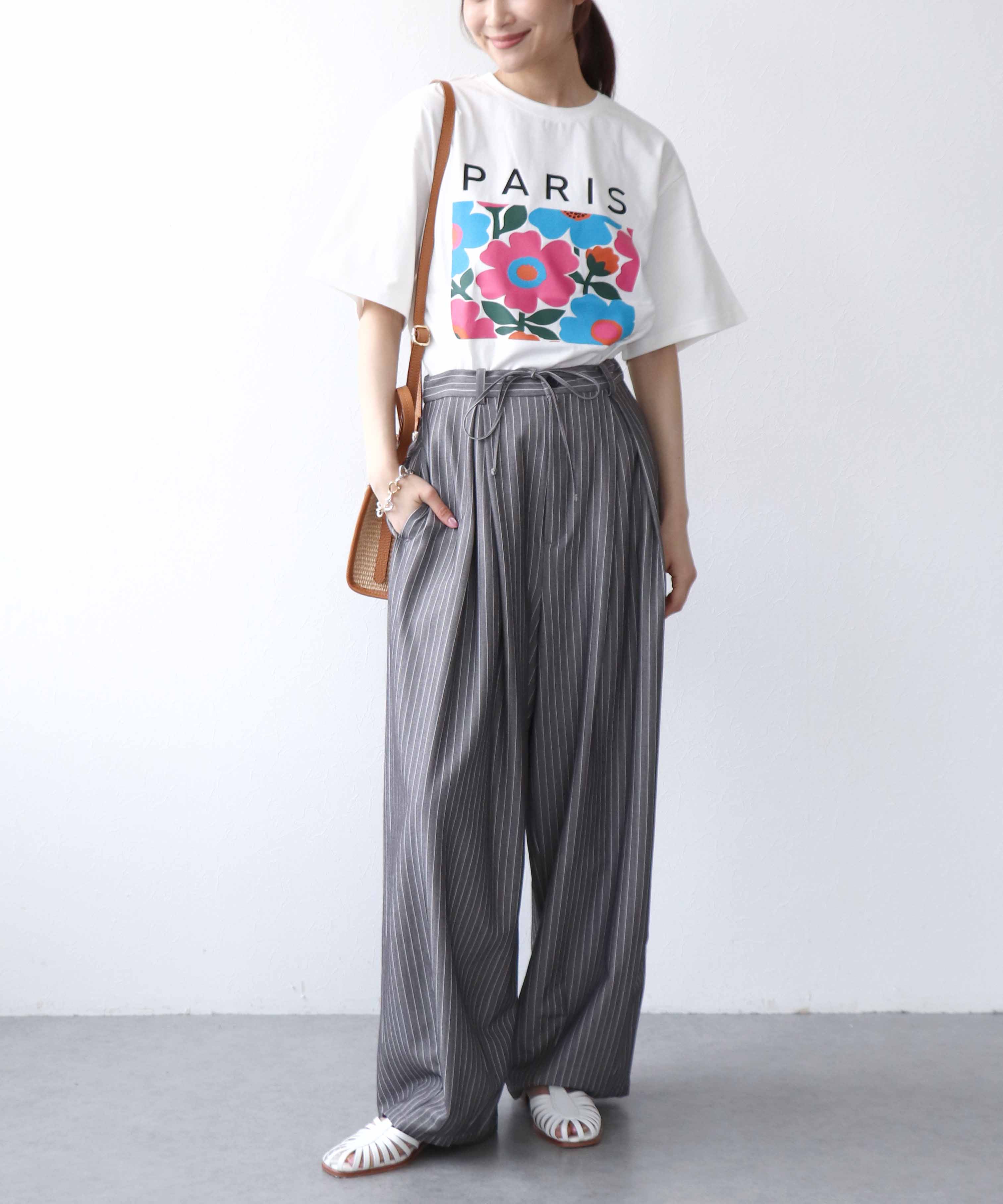 フラワープリントTシャツ