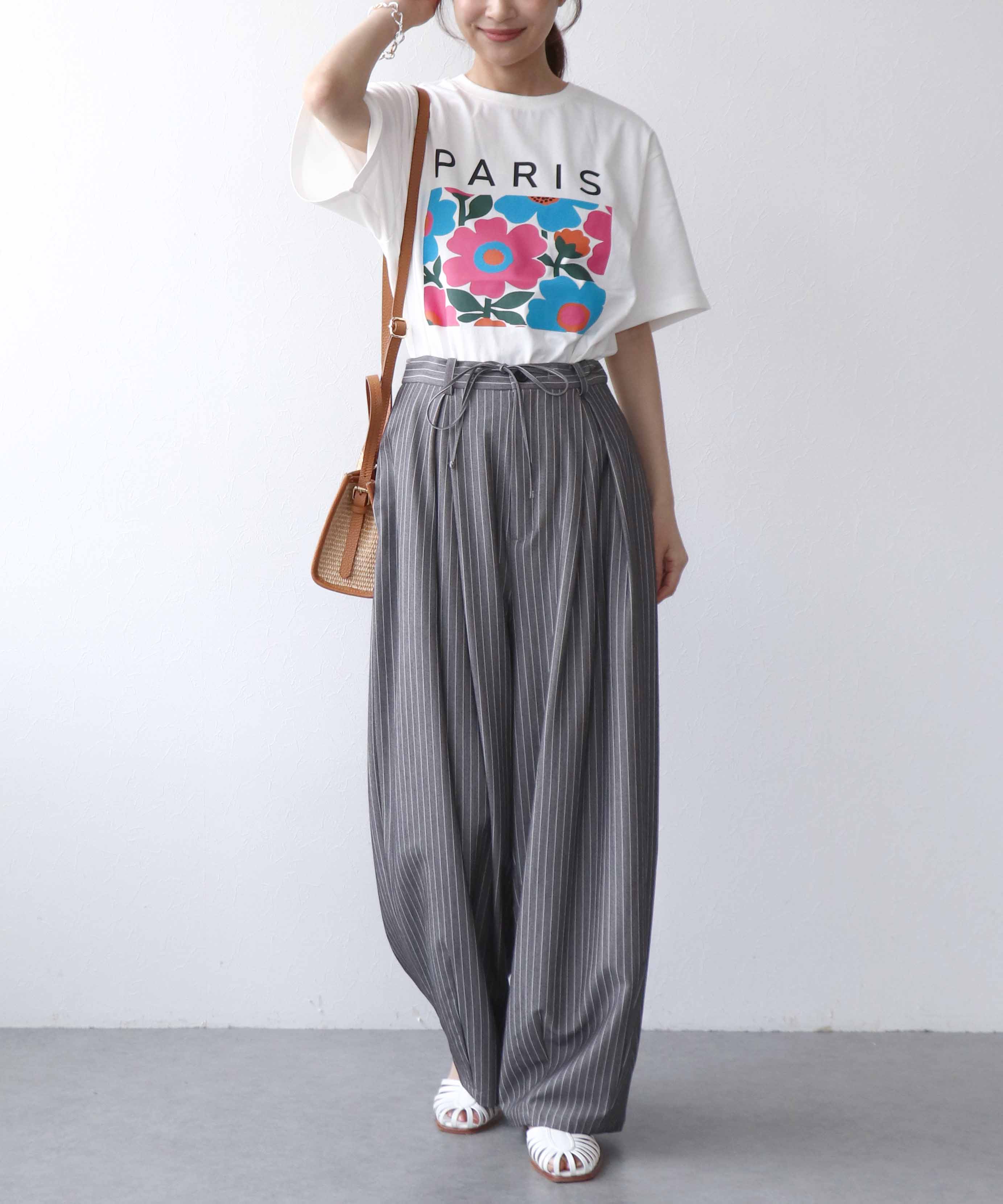 フラワープリントTシャツ