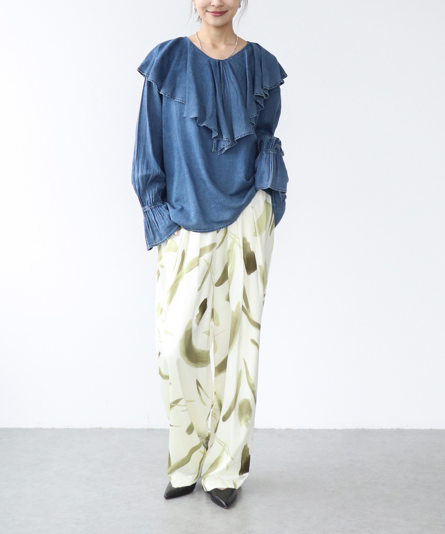 デニムラッフルブラウス