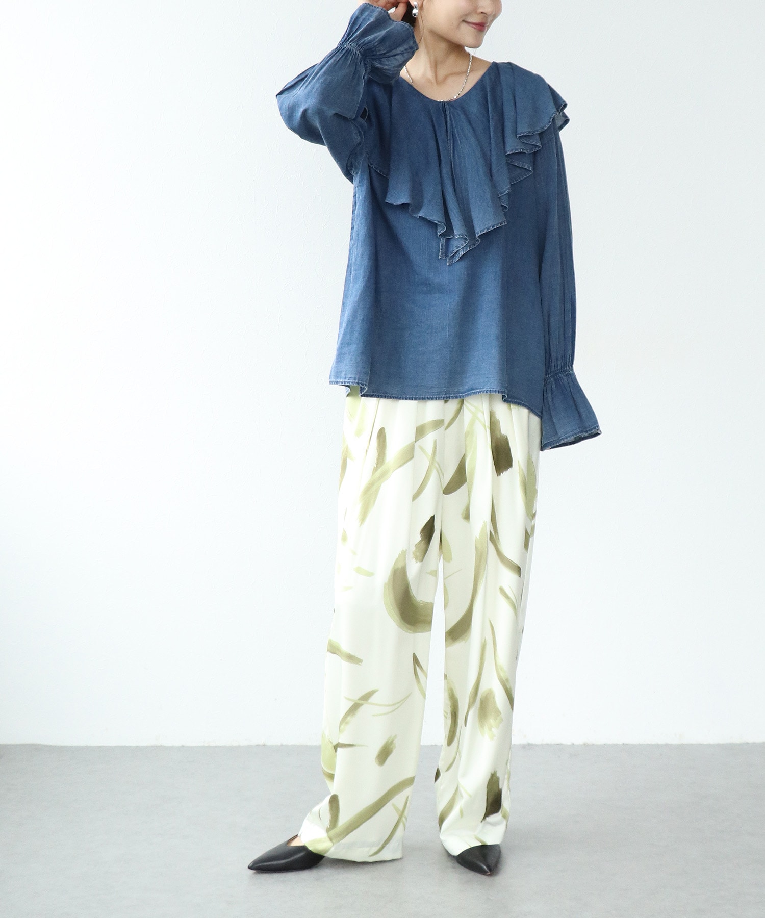 デニムラッフルブラウス