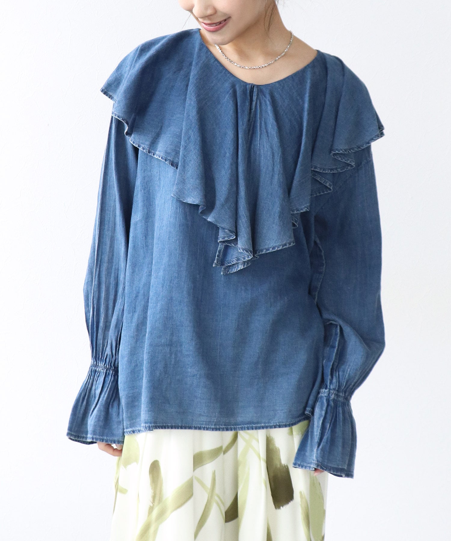 デニムラッフルブラウス