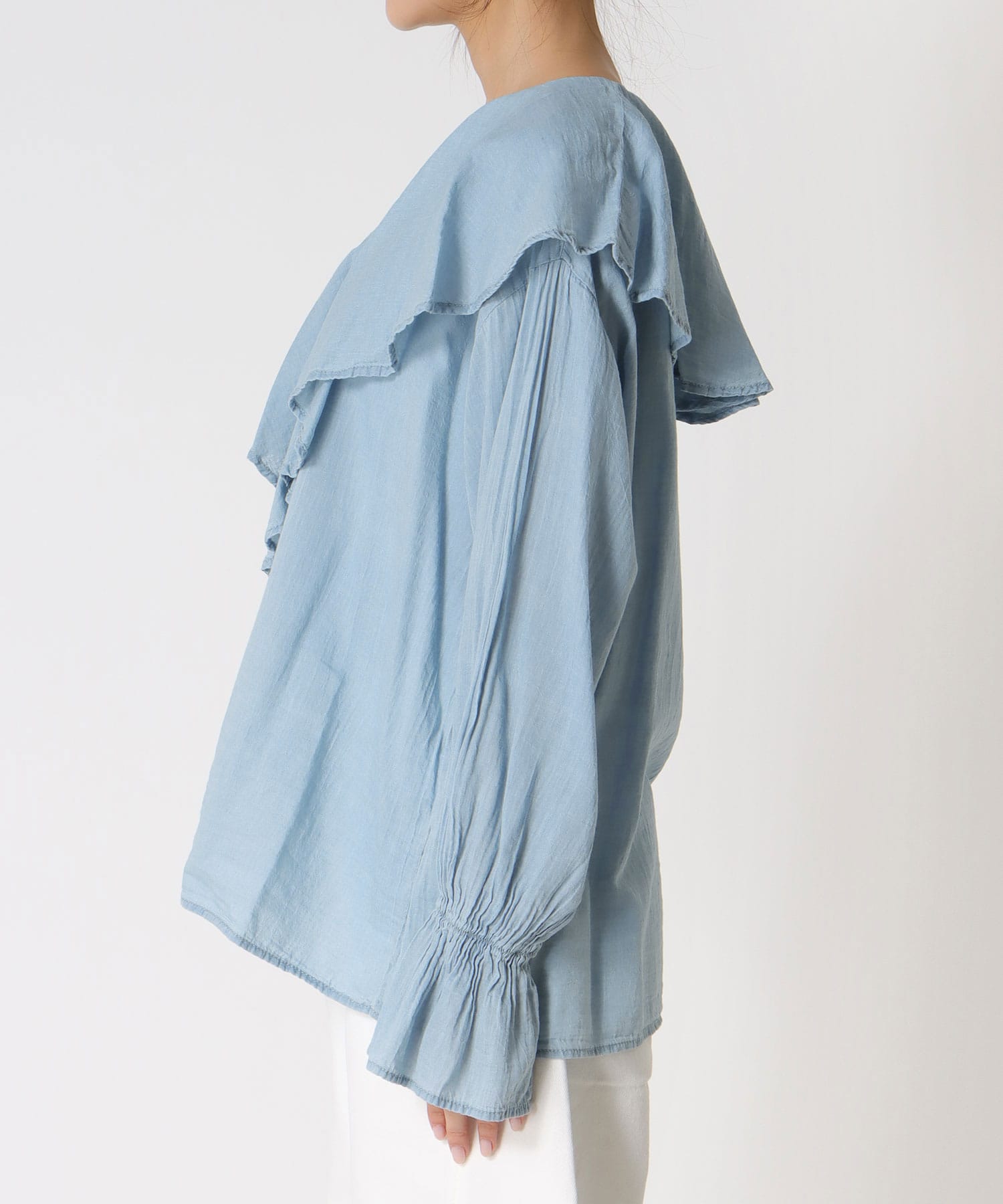 デニムラッフルブラウス