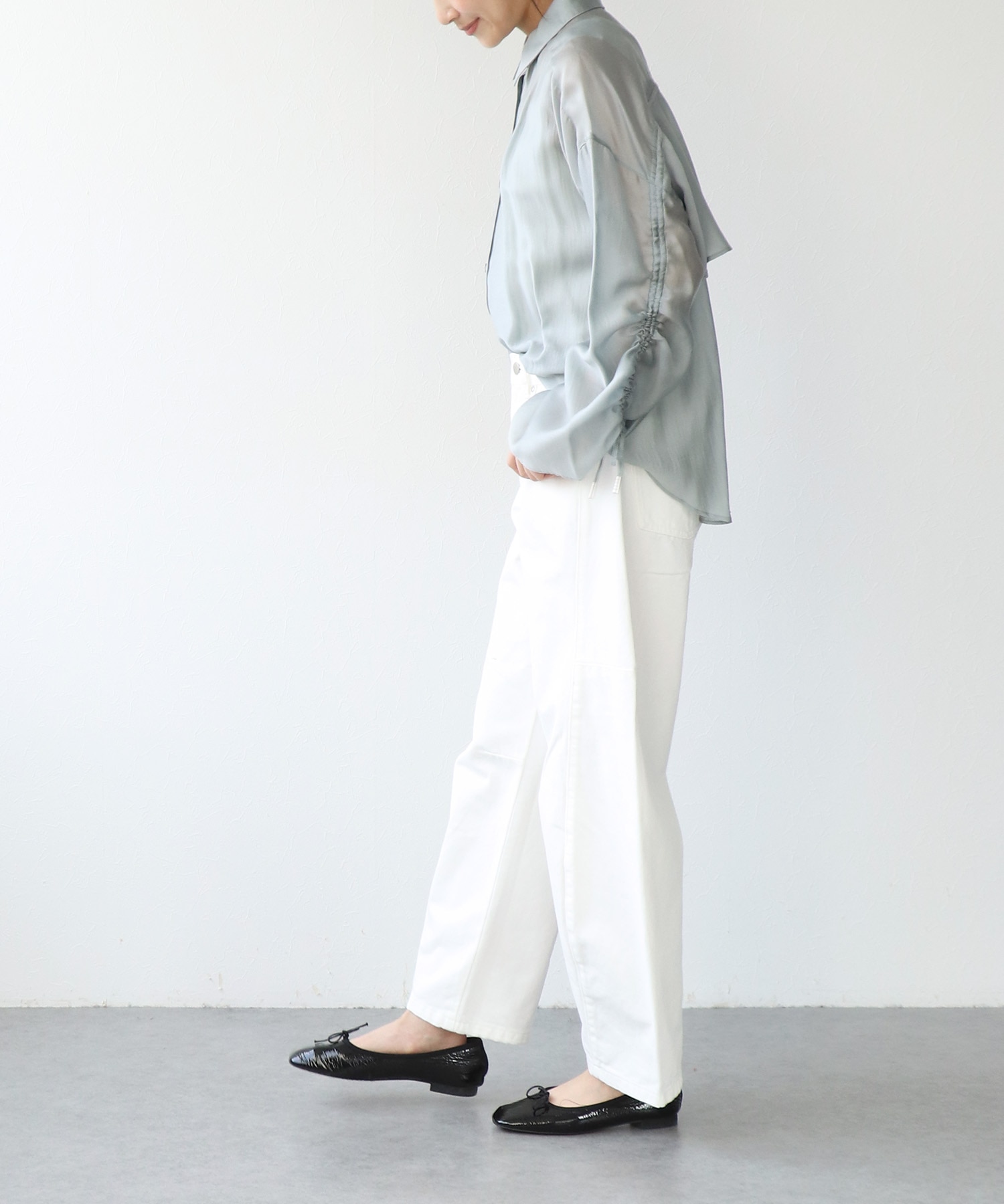 バックフレアギャザーブラウス