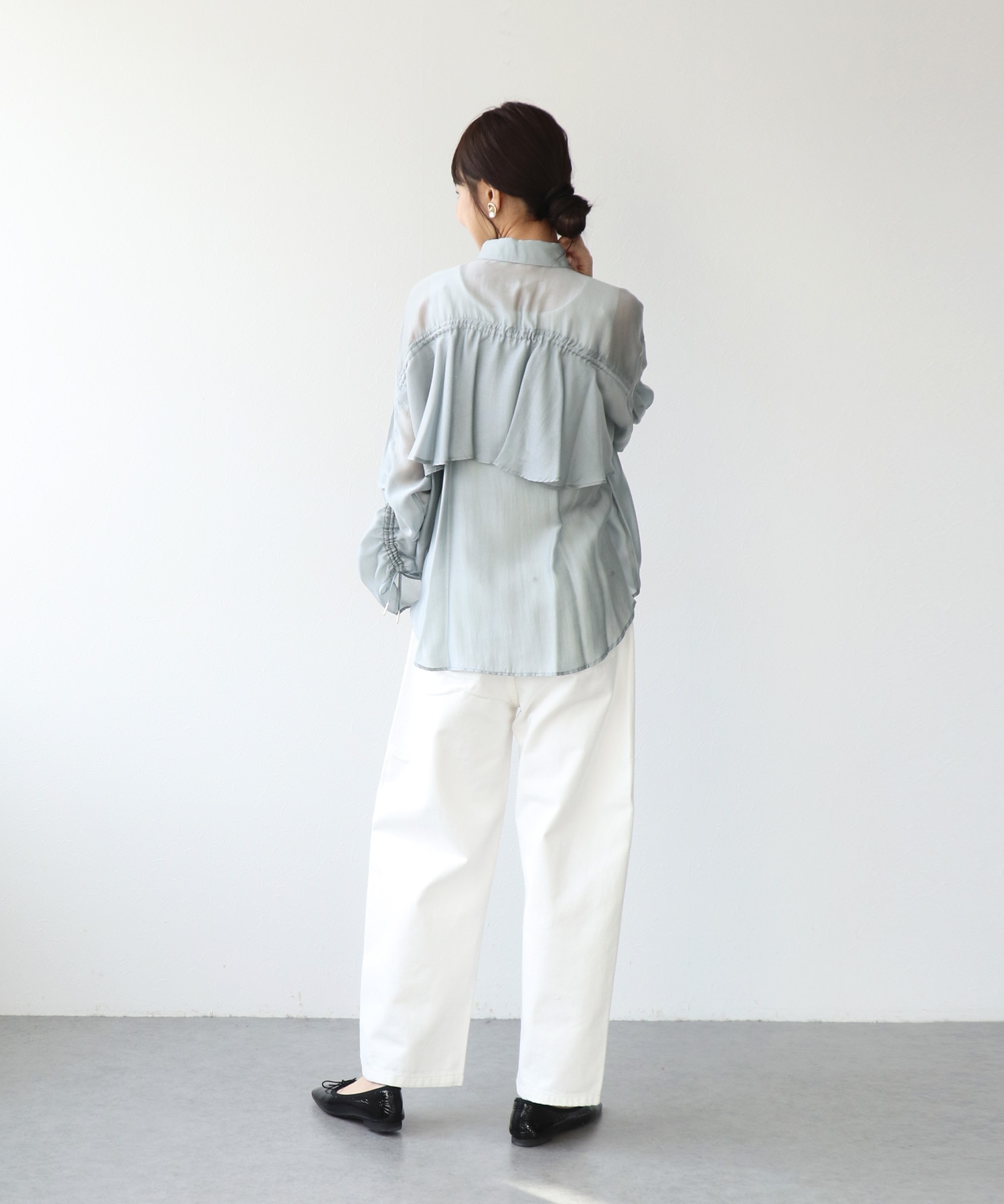 バックフレアギャザーブラウス
