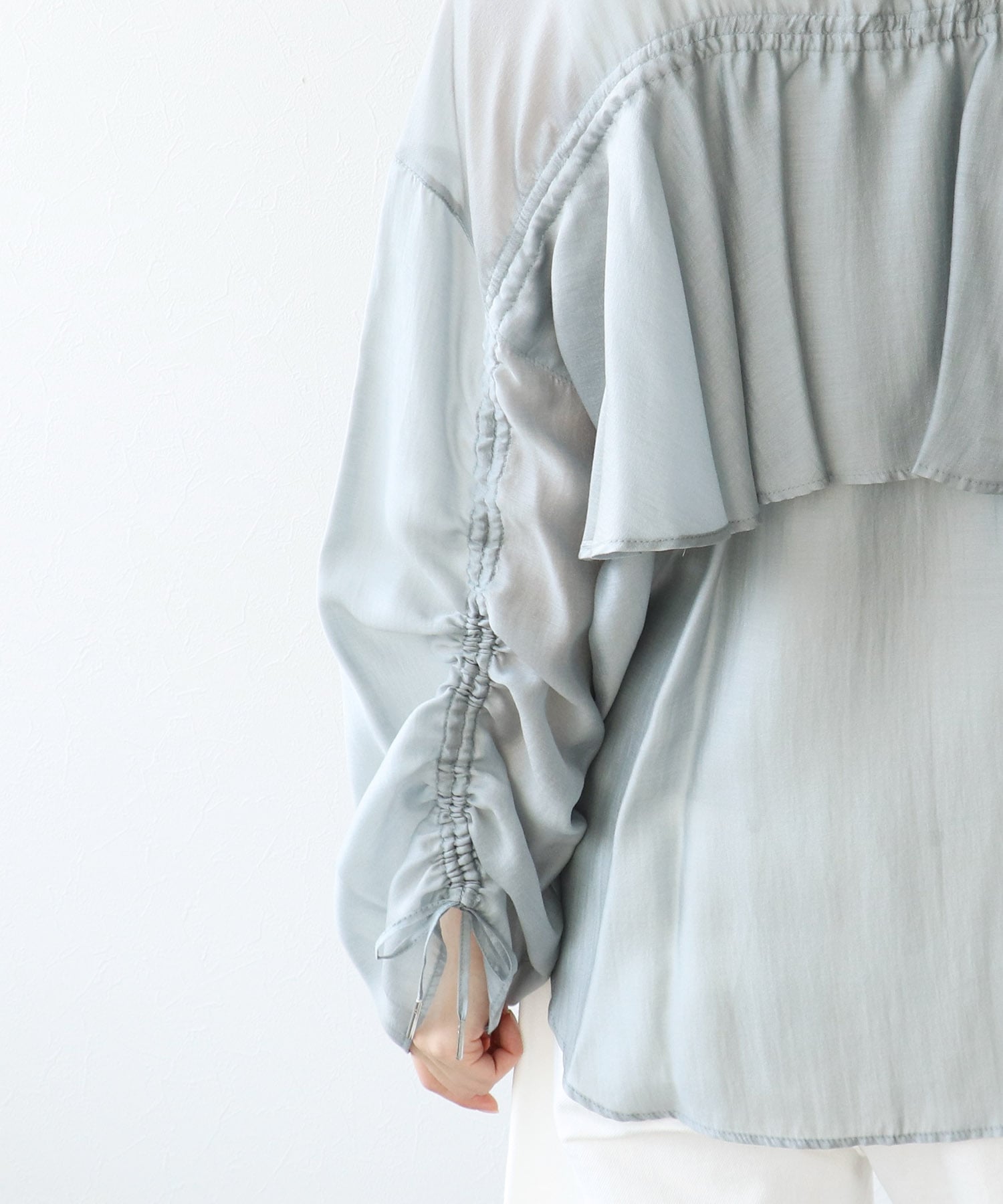 バックフレアギャザーブラウス