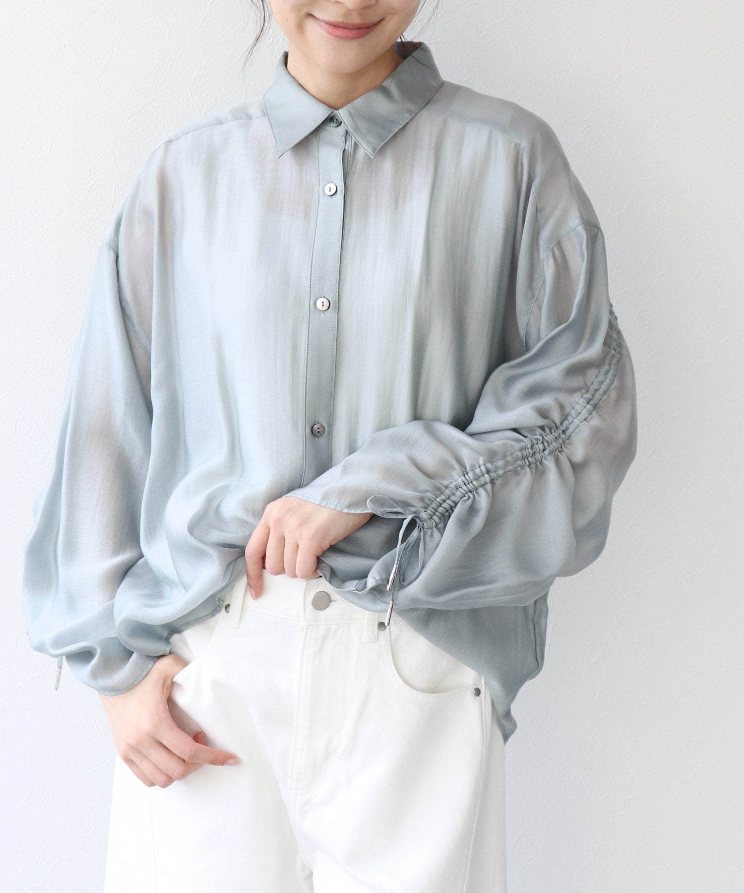 バックフレアギャザーブラウス