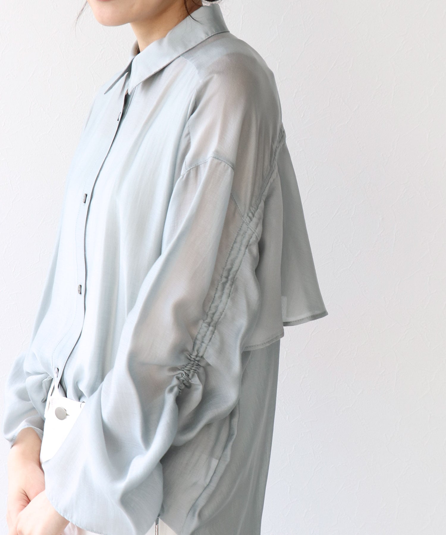 バックフレアギャザーブラウス