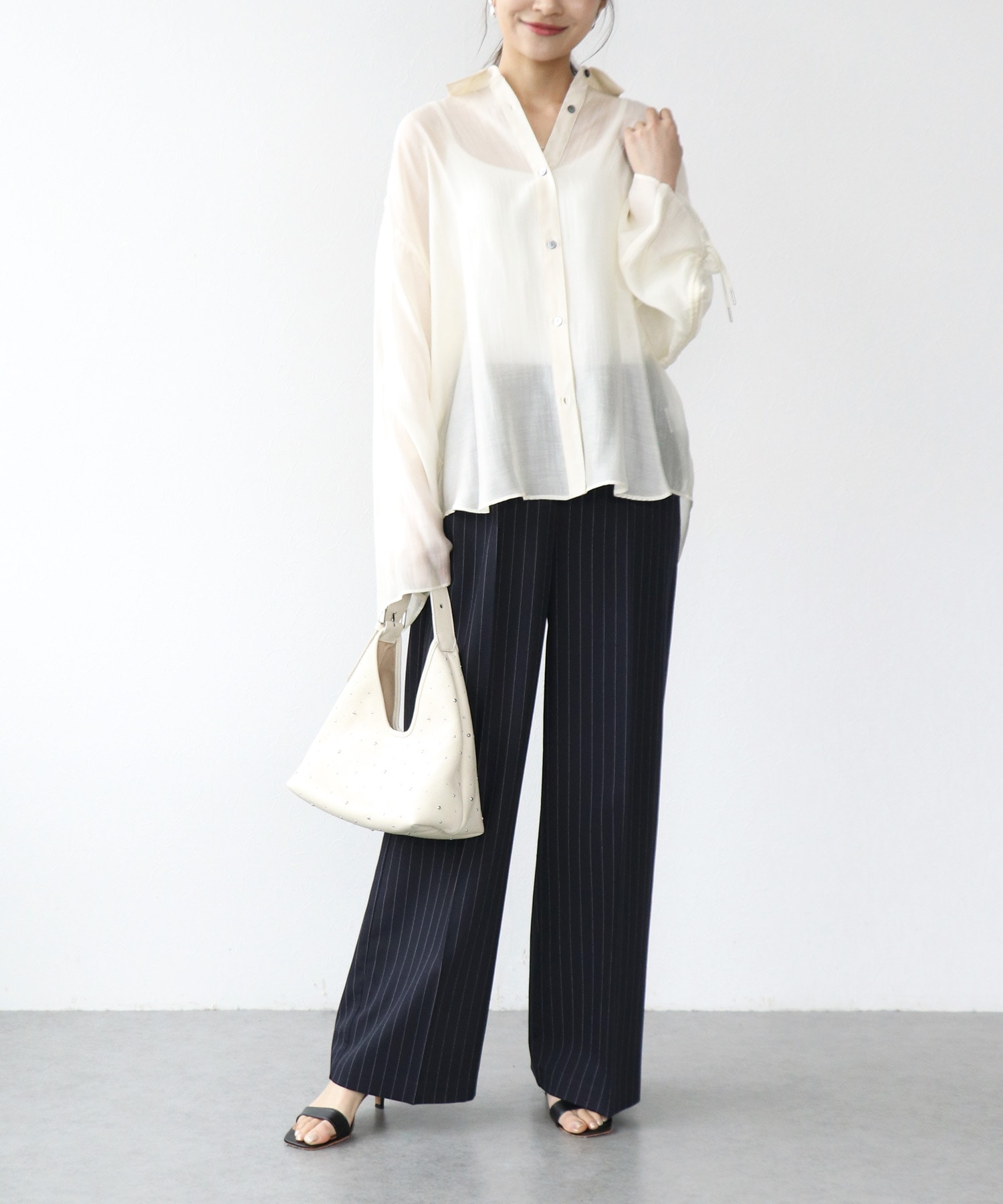 バックフレアギャザーブラウス