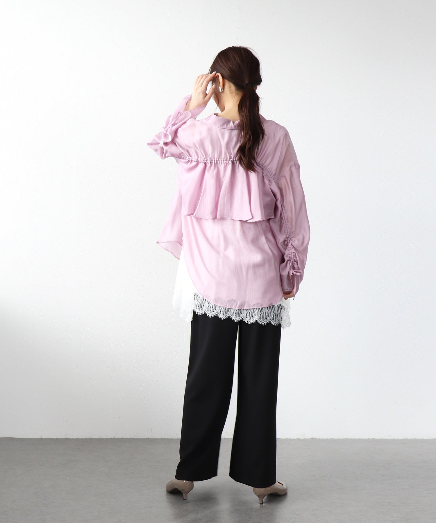 バックフレアギャザーブラウス