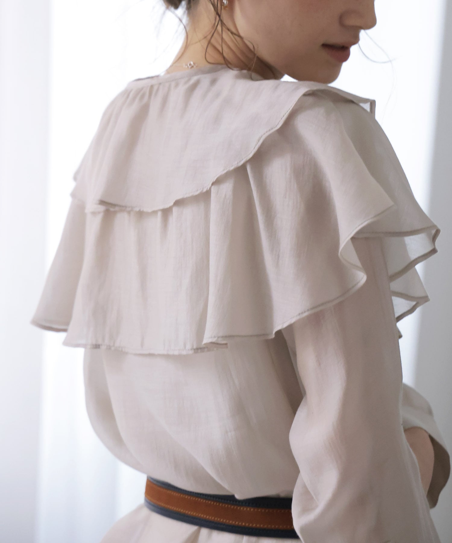 ラッフルフリルブラウス