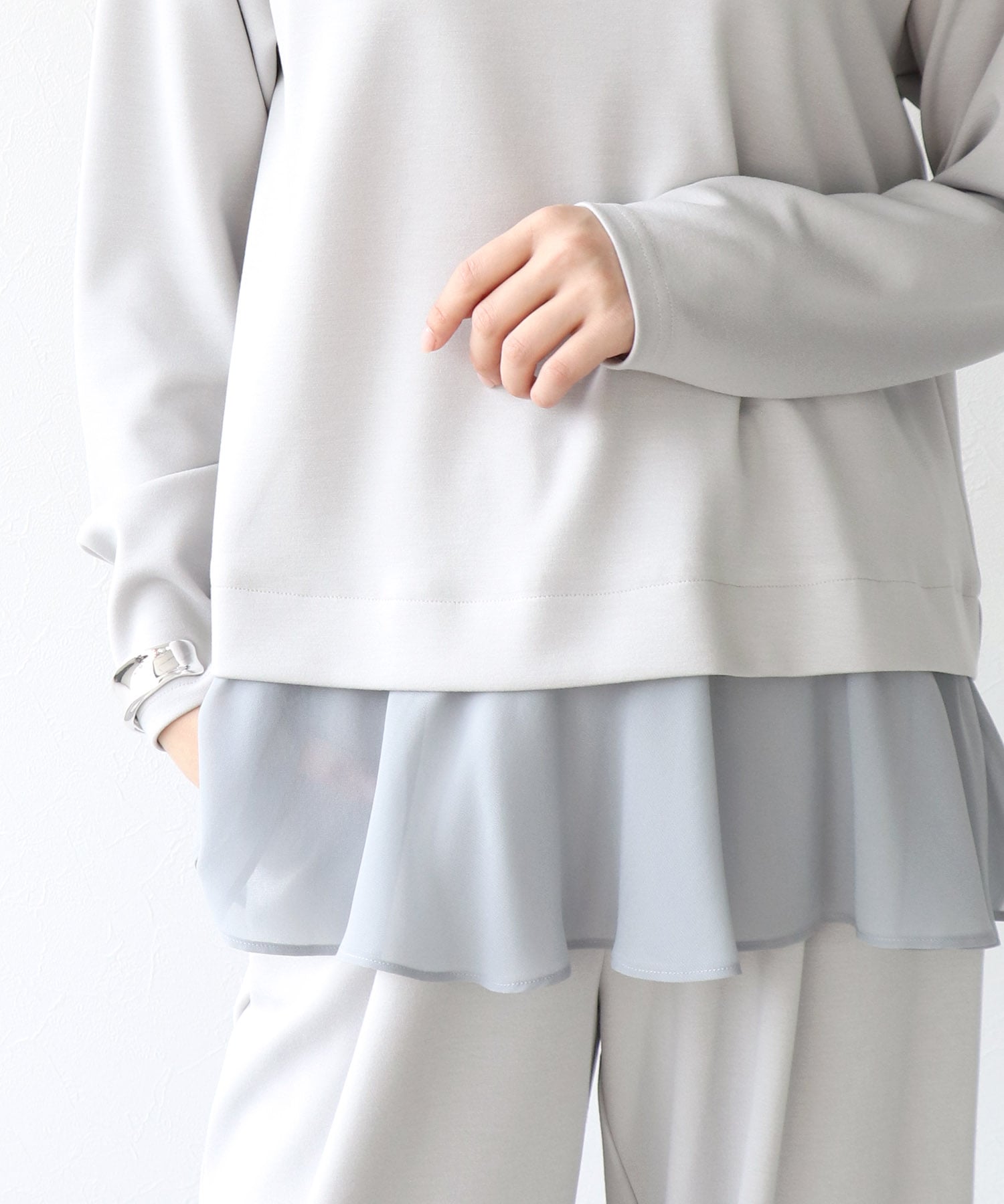 綺麗見えジャージーヘムフリルトップス