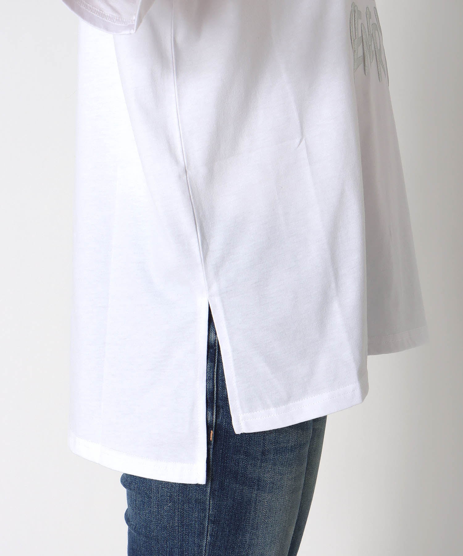 箔ロゴプリントTシャツ