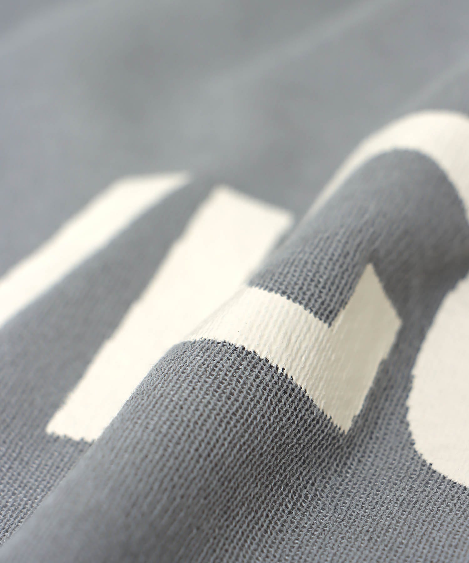 ロゴプリントシアーニット