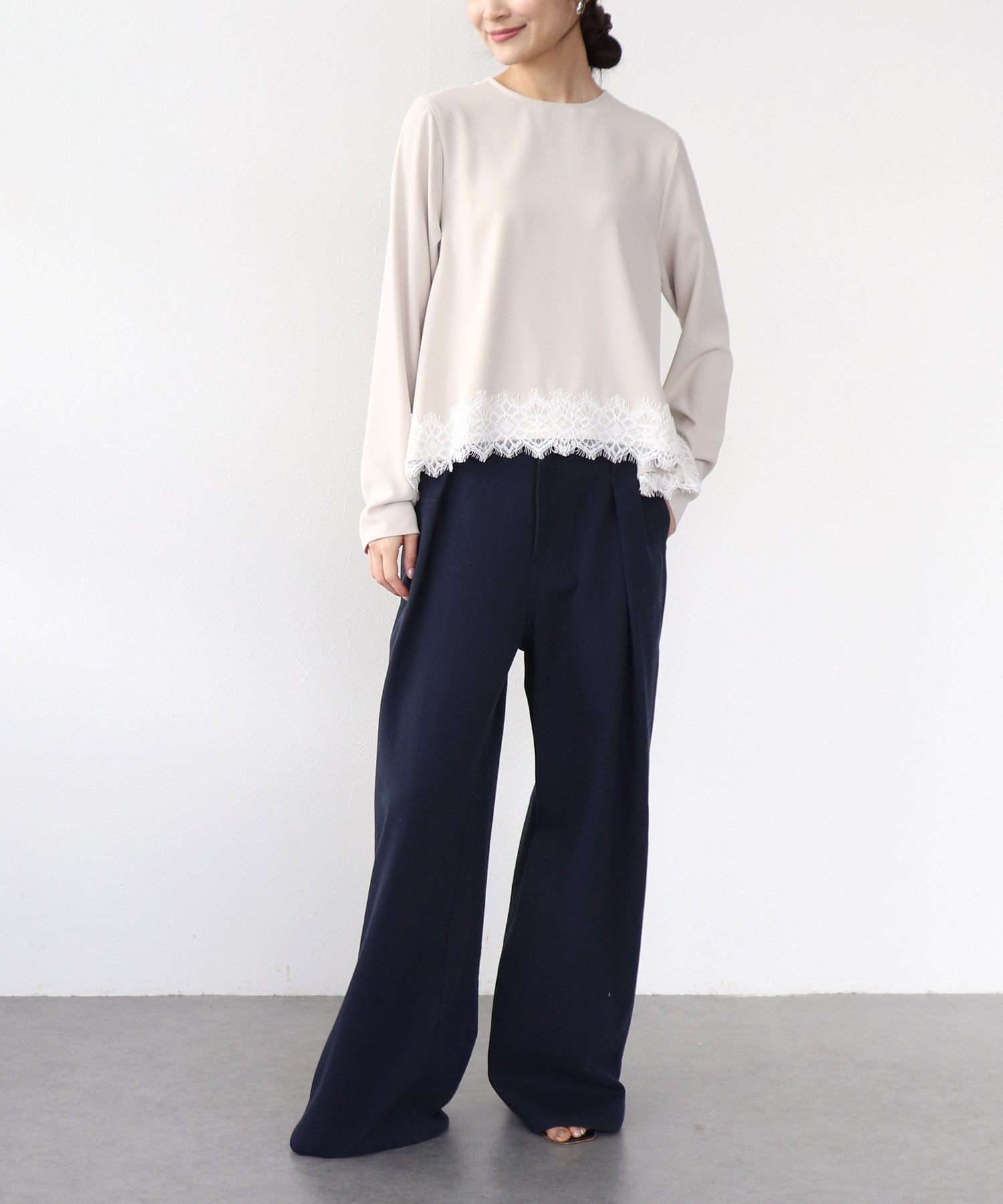 ヘムフレアーブラウス