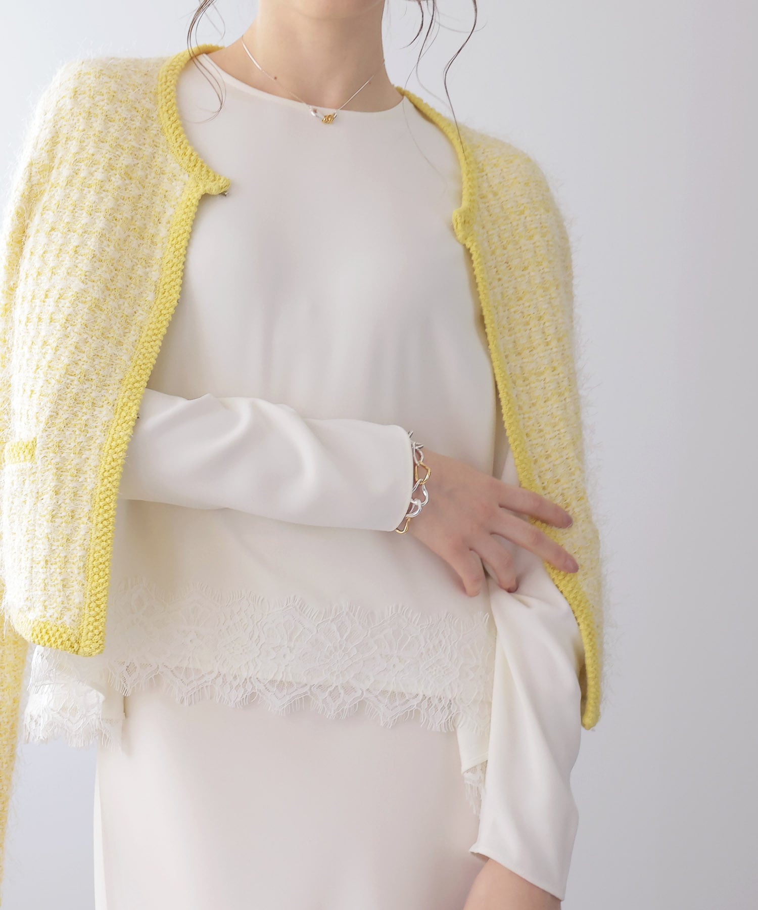 ヘムフレアーブラウス