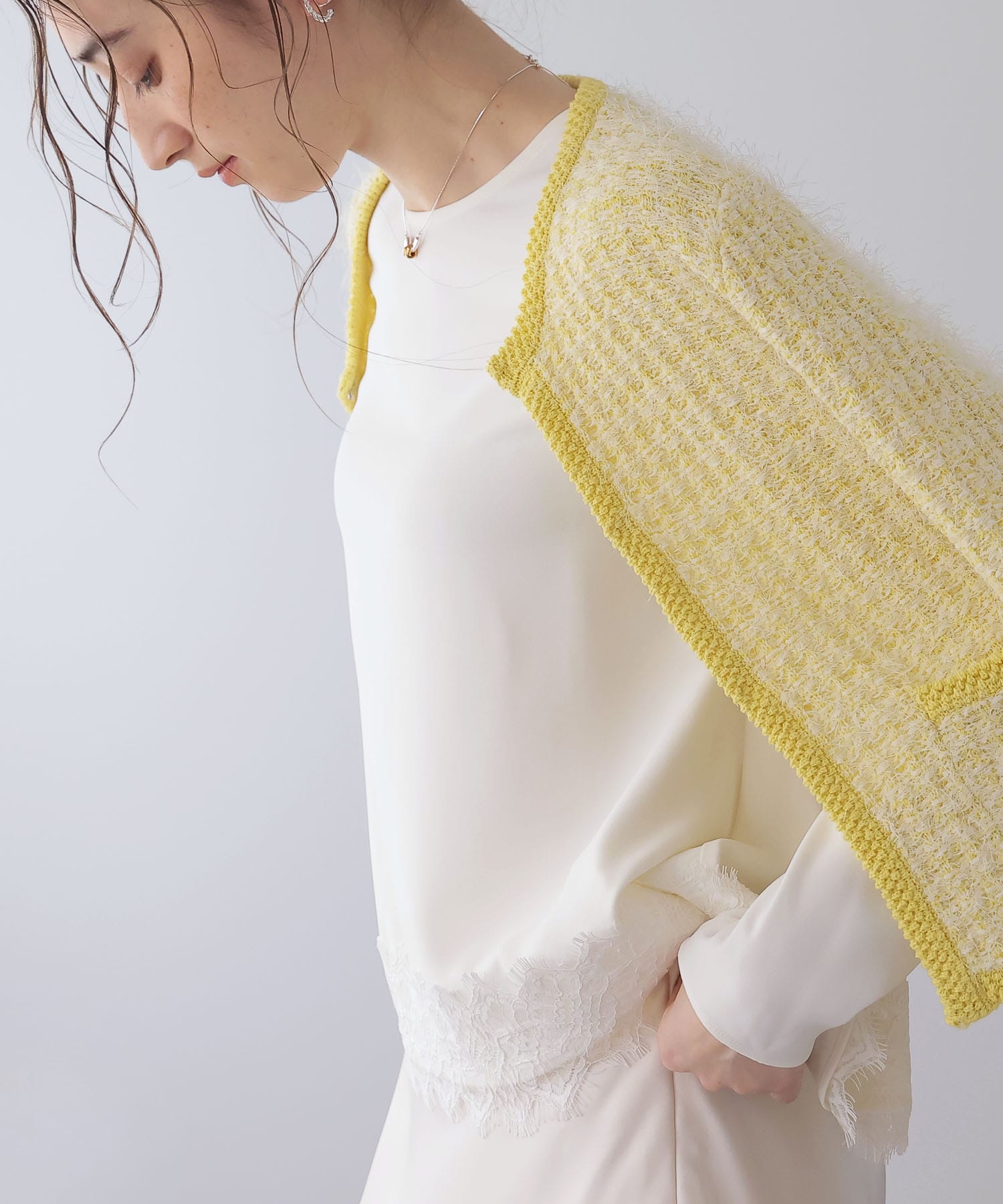 ヘムフレアーブラウス