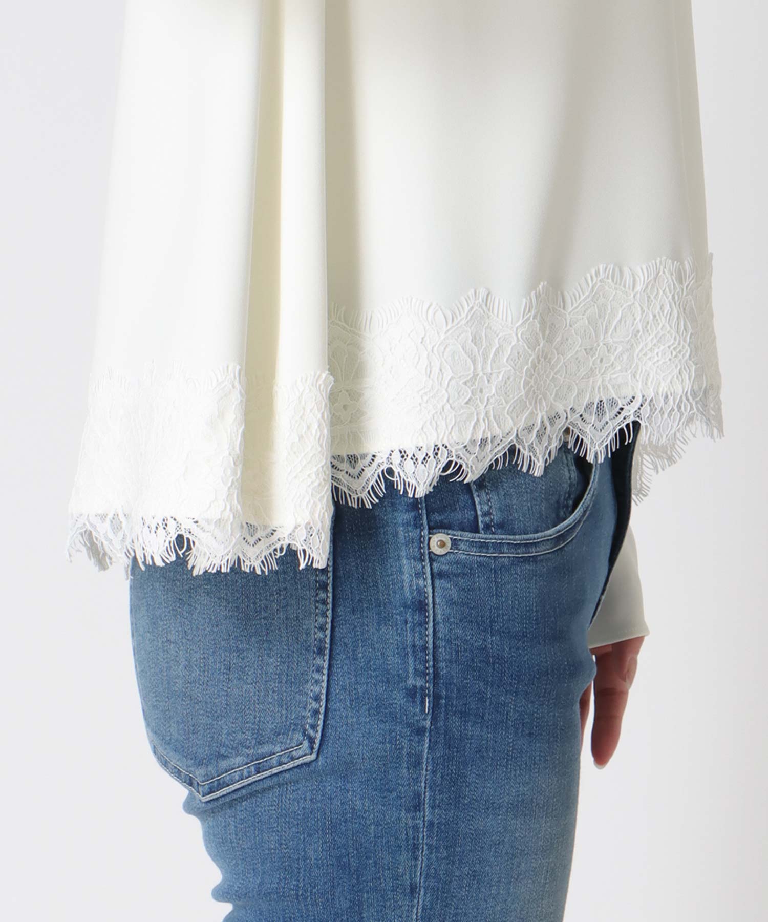 ヘムフレアーブラウス