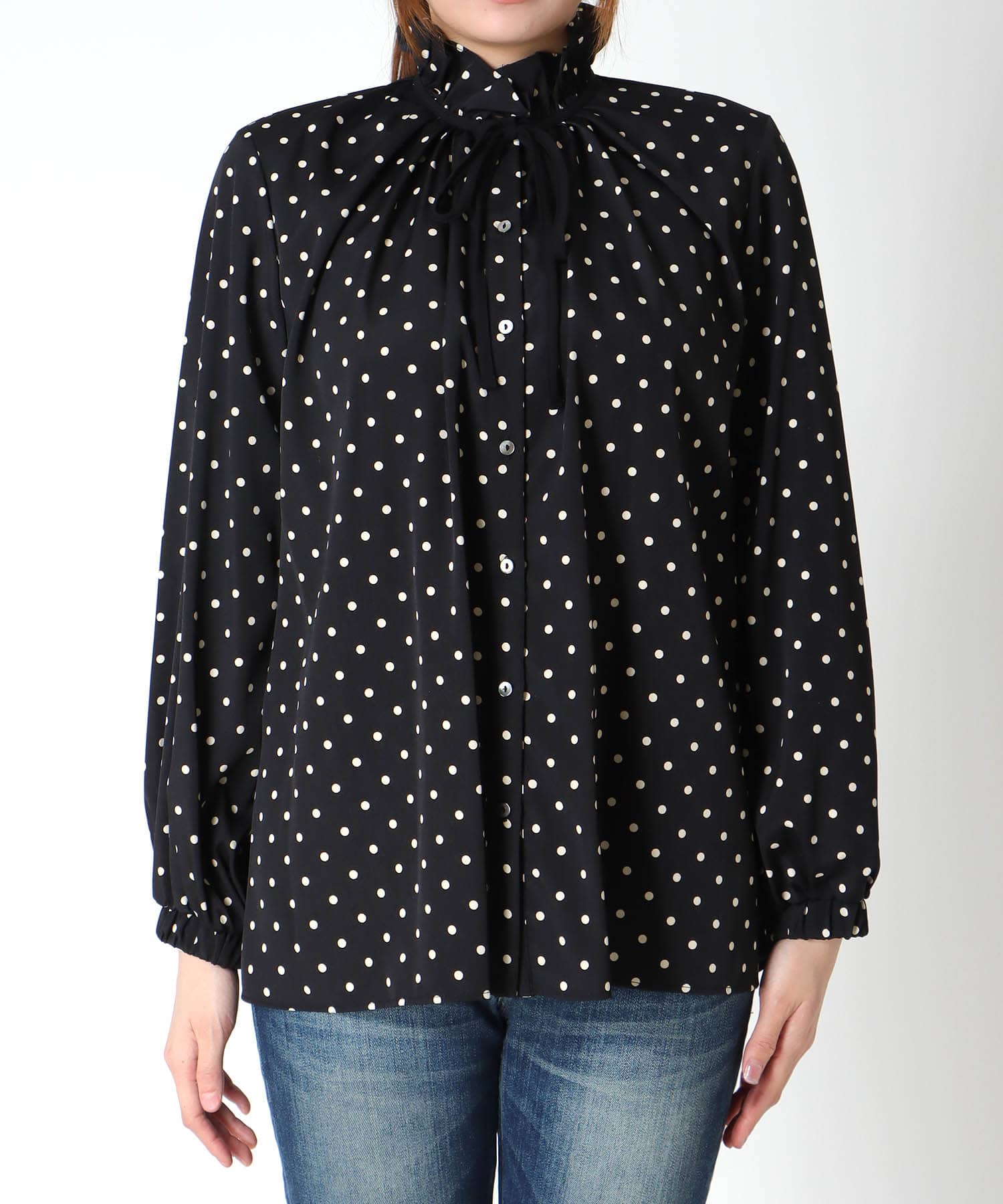 フリルカラーブラウス