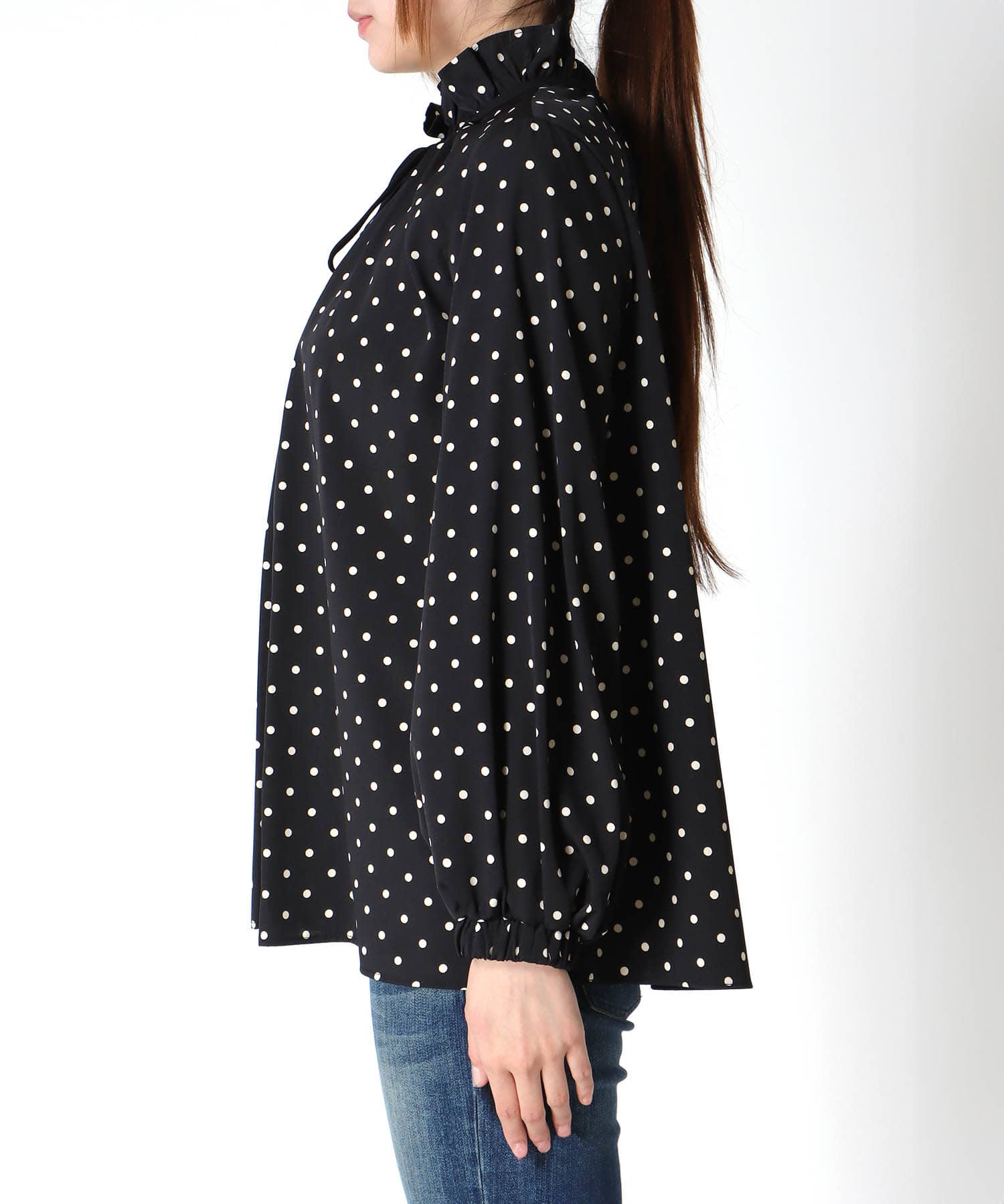 フリルカラーブラウス