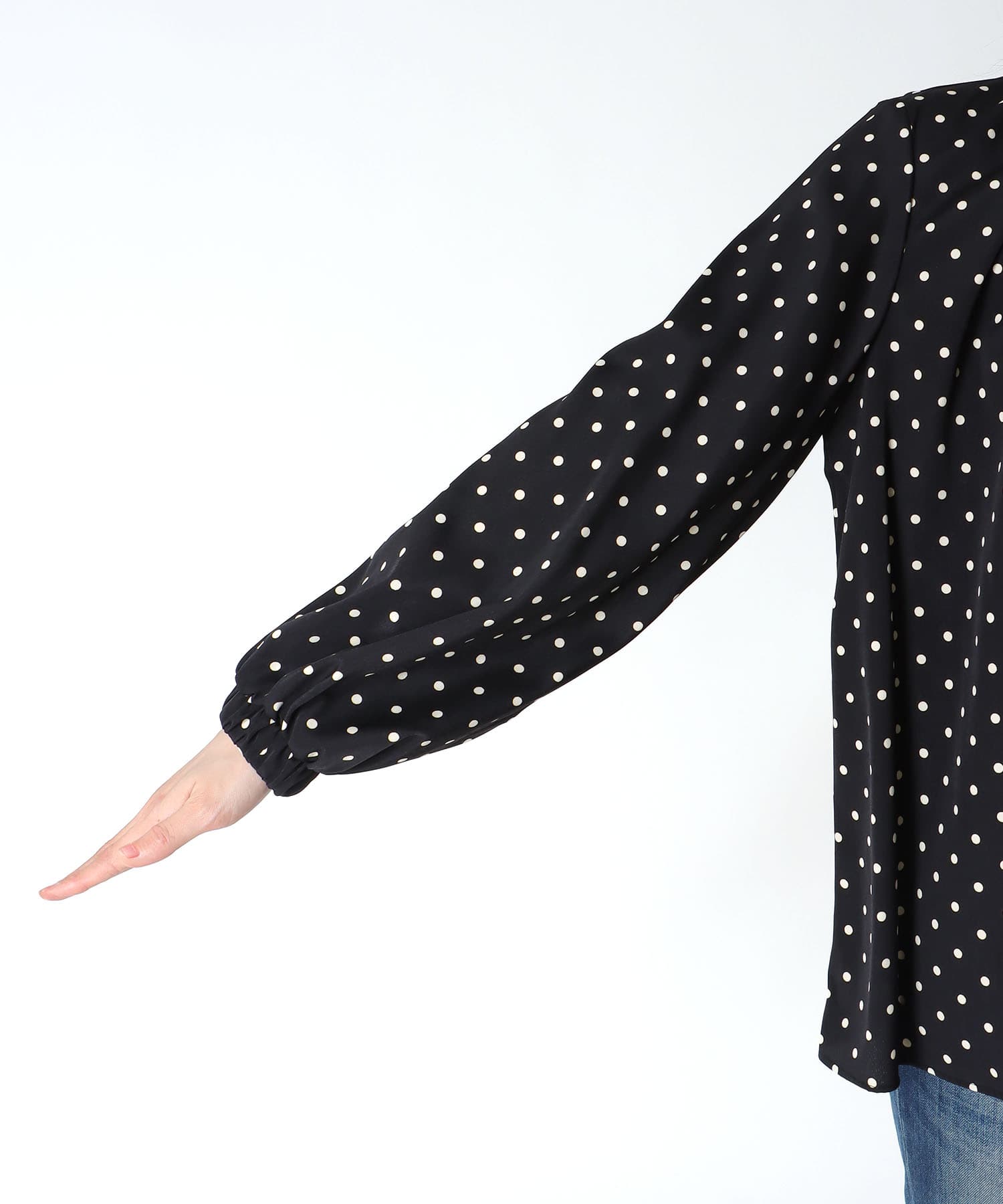 フリルカラーブラウス