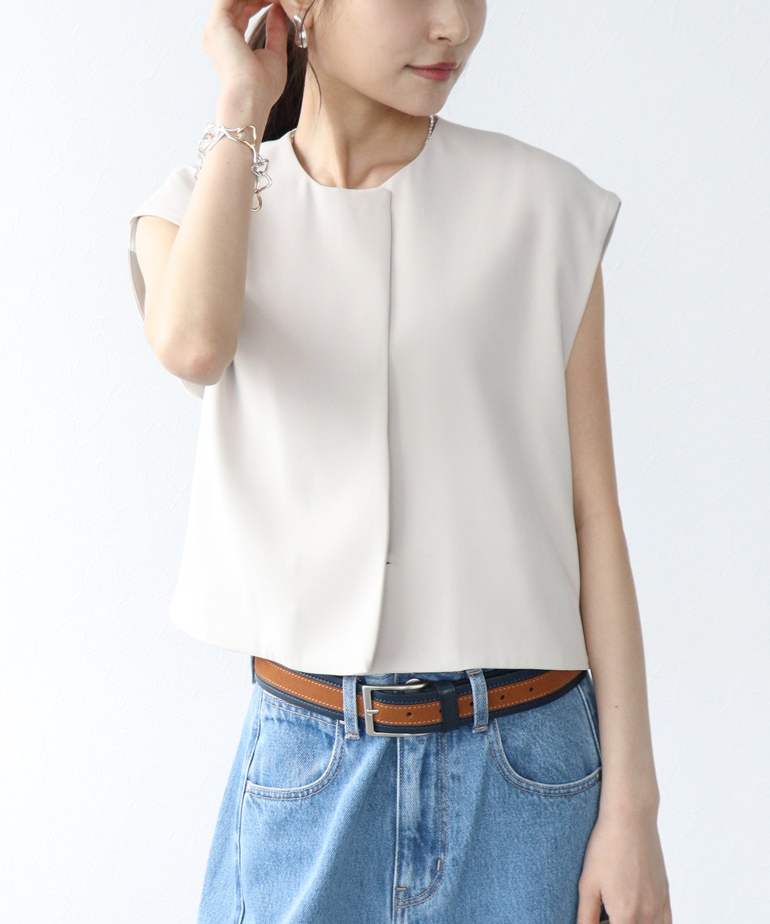 ノーカラーショートベスト