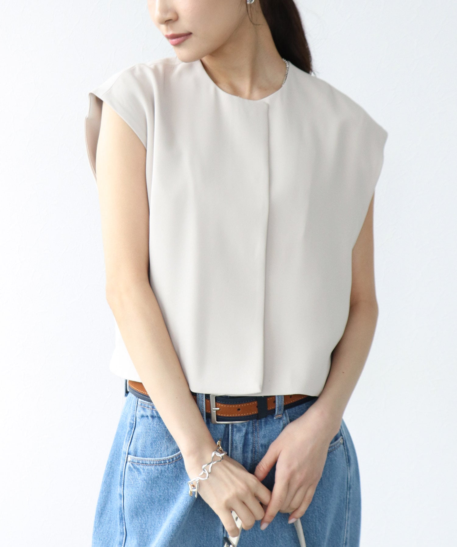 ノーカラーショートベスト