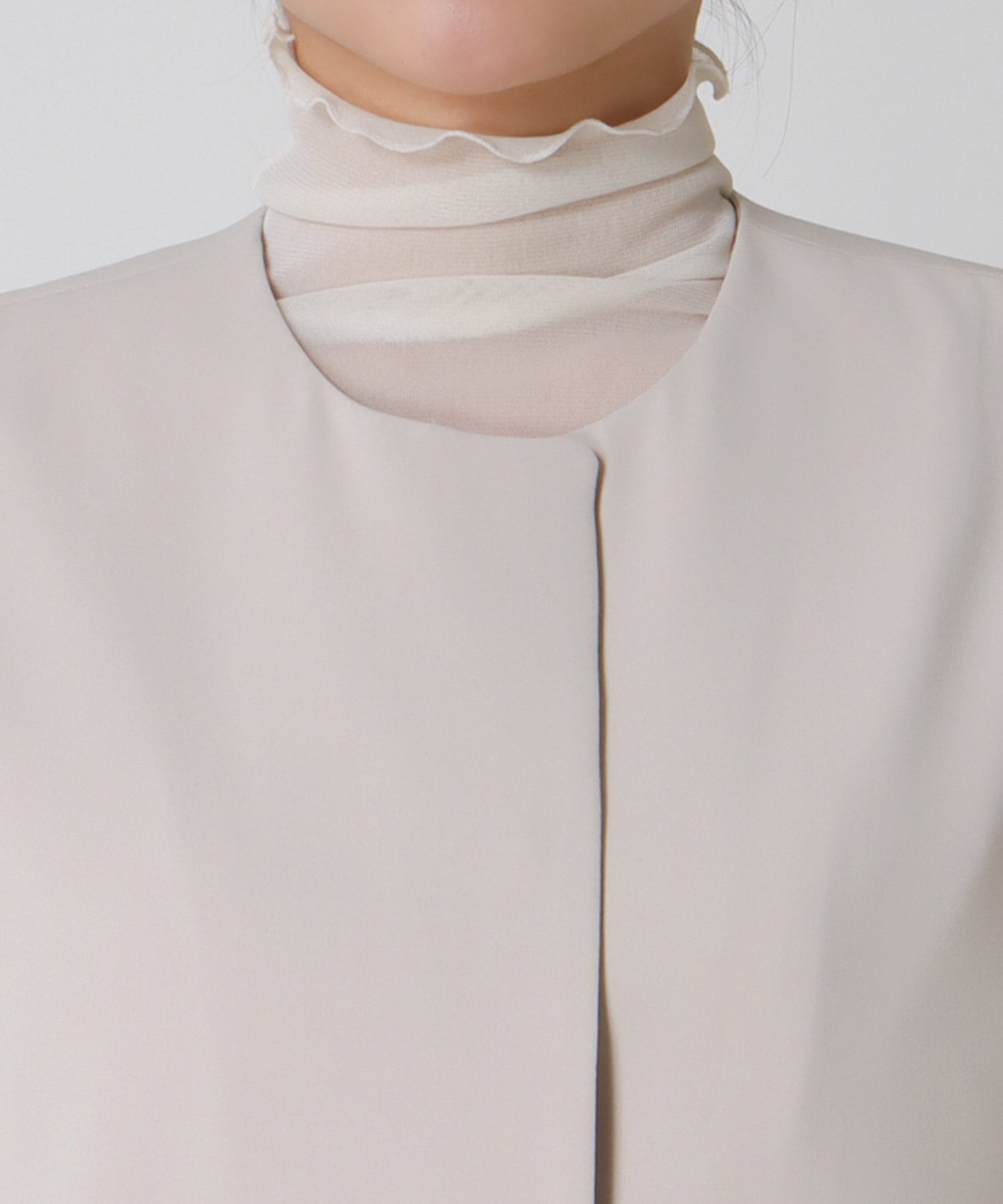 ノーカラーショートベスト