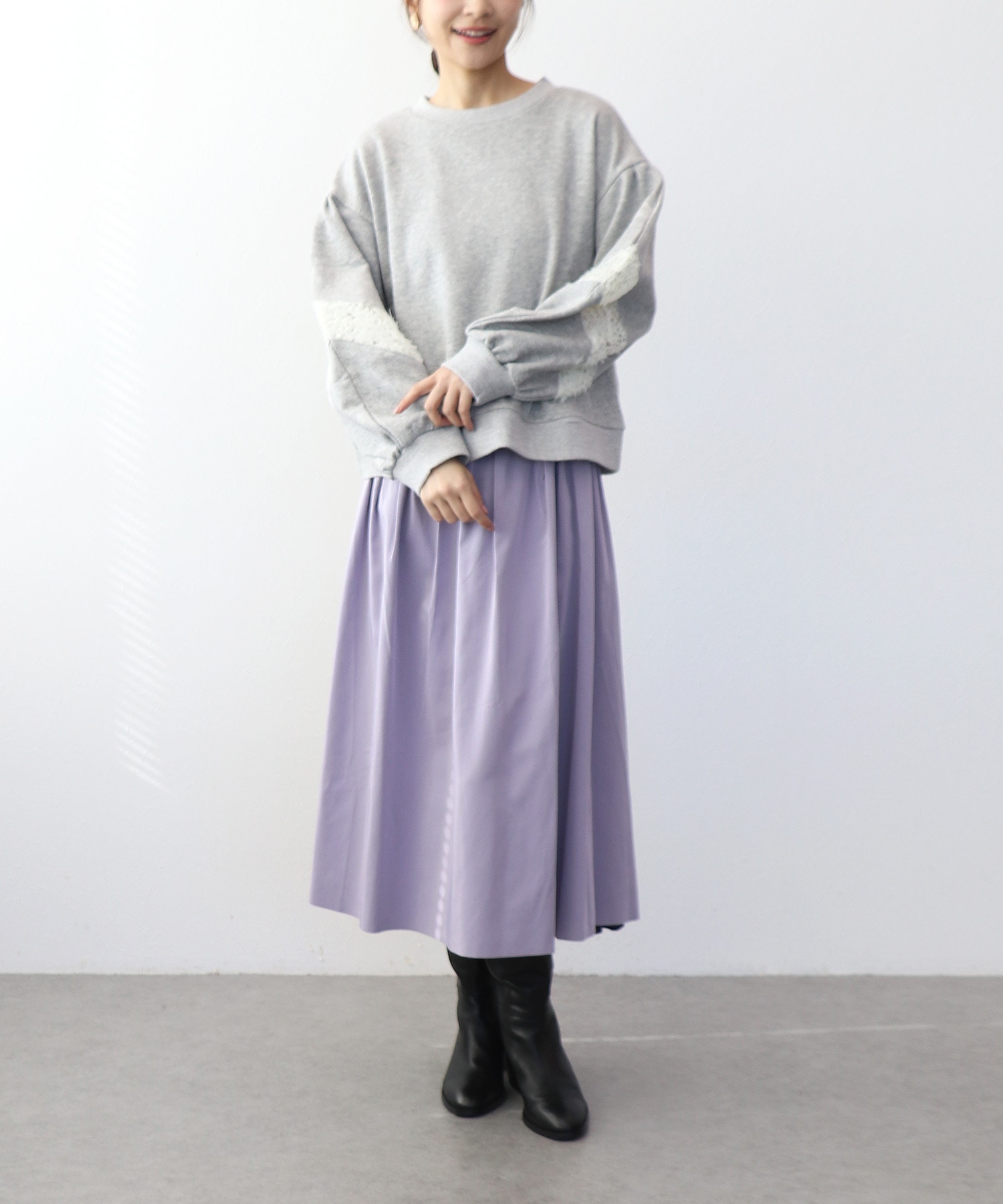 テープ刺繍ドッキング裏毛トップス