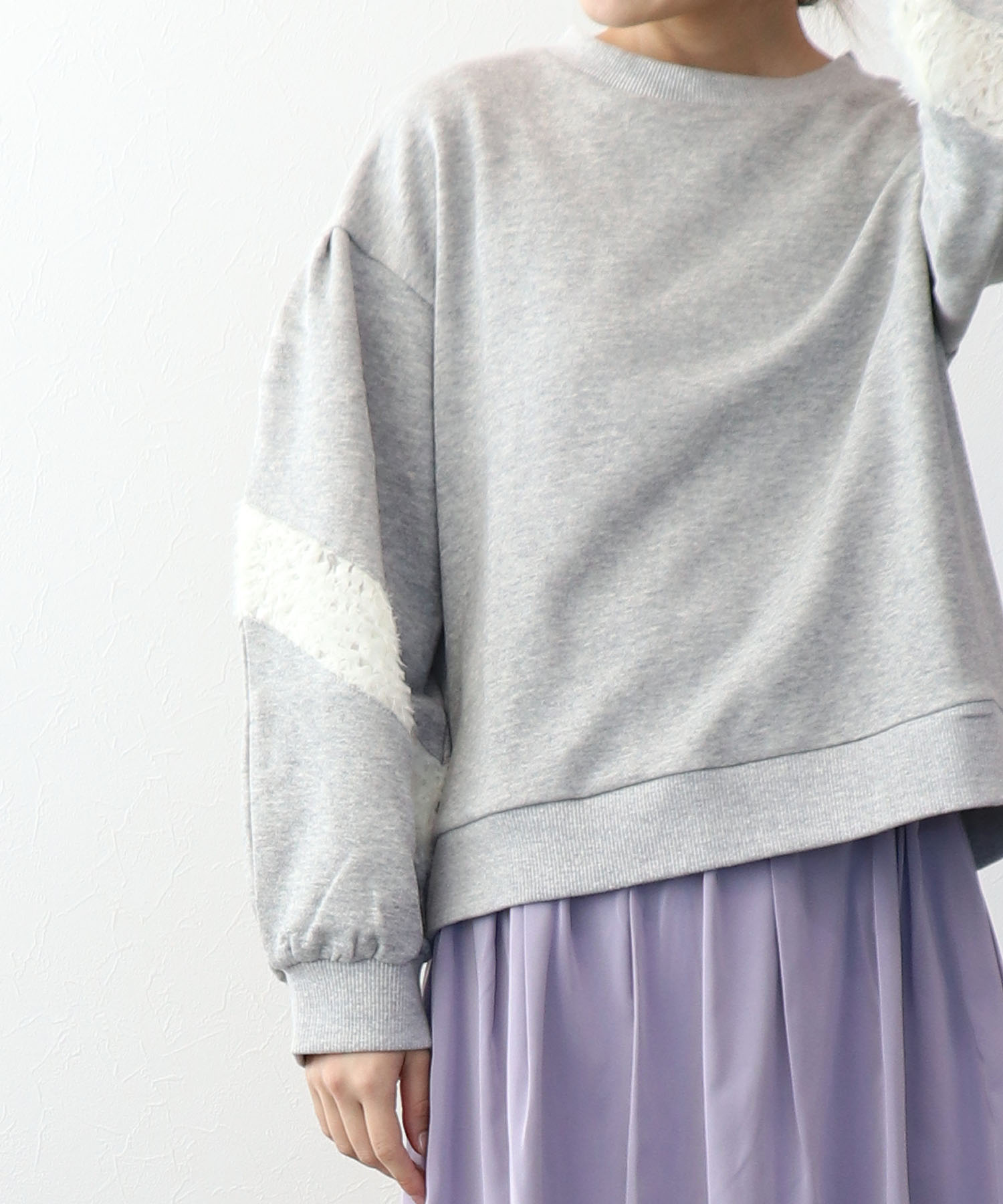 テープ刺繍ドッキング裏毛トップス