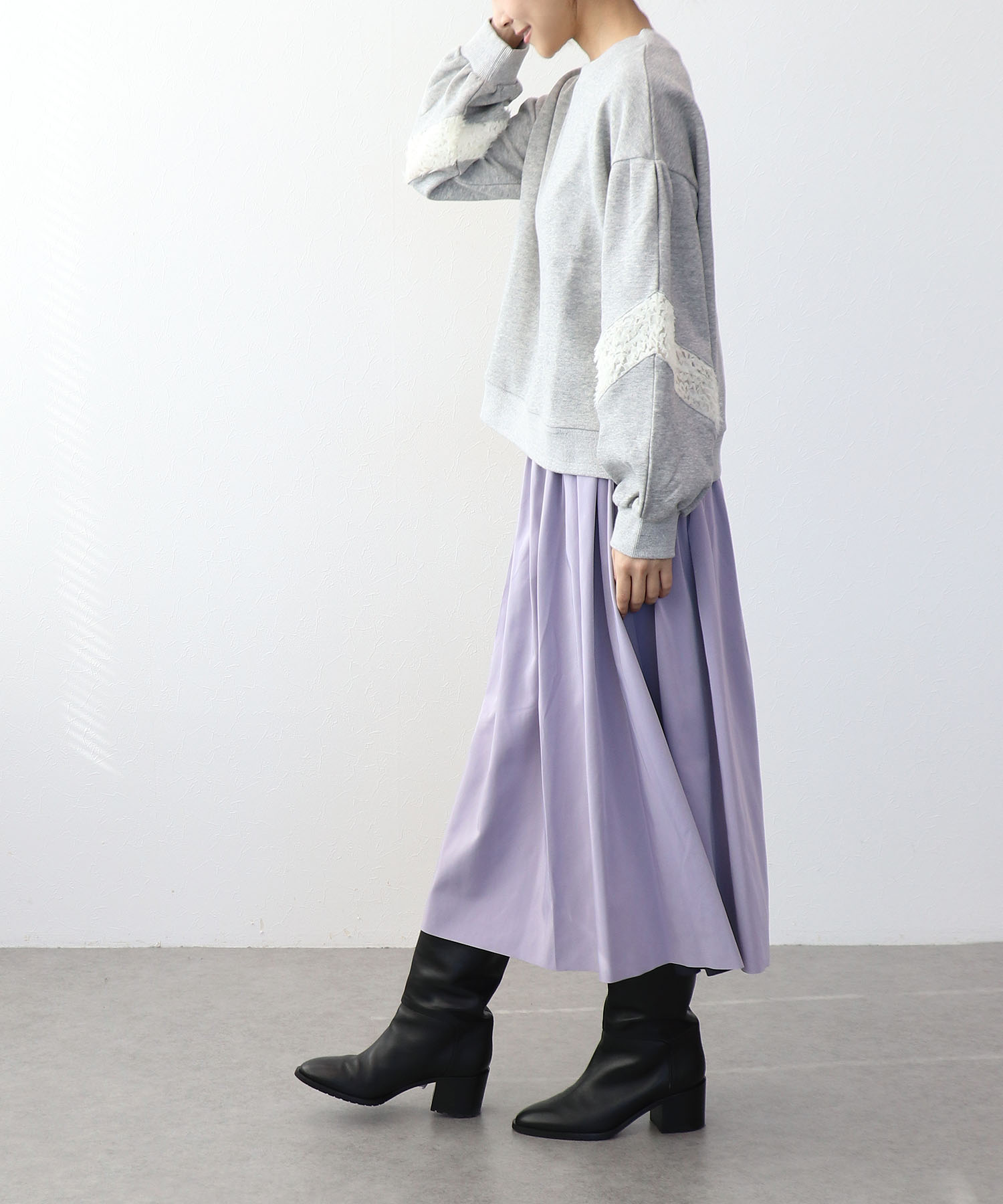 テープ刺繍ドッキング裏毛トップス