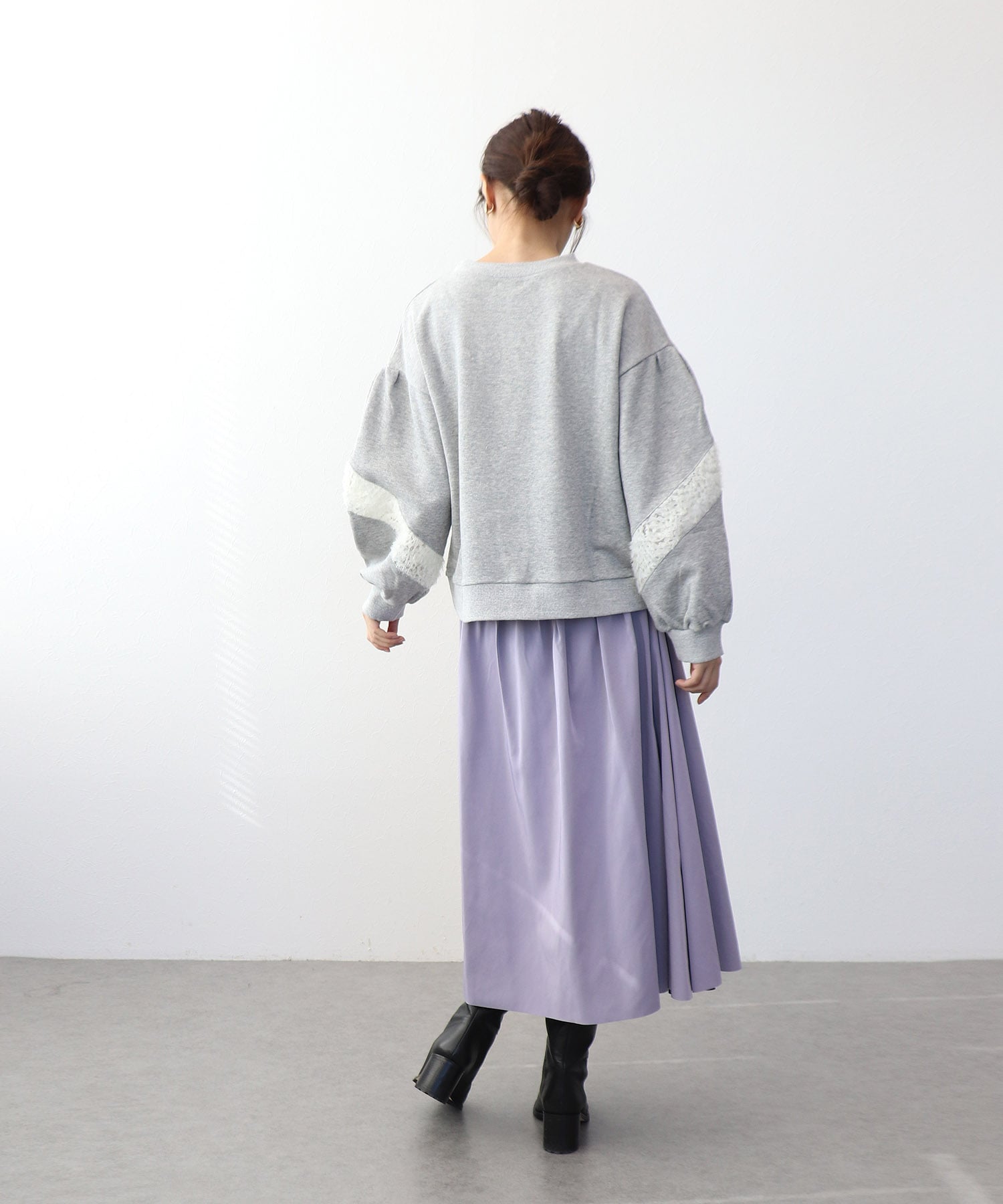 テープ刺繍ドッキング裏毛トップス