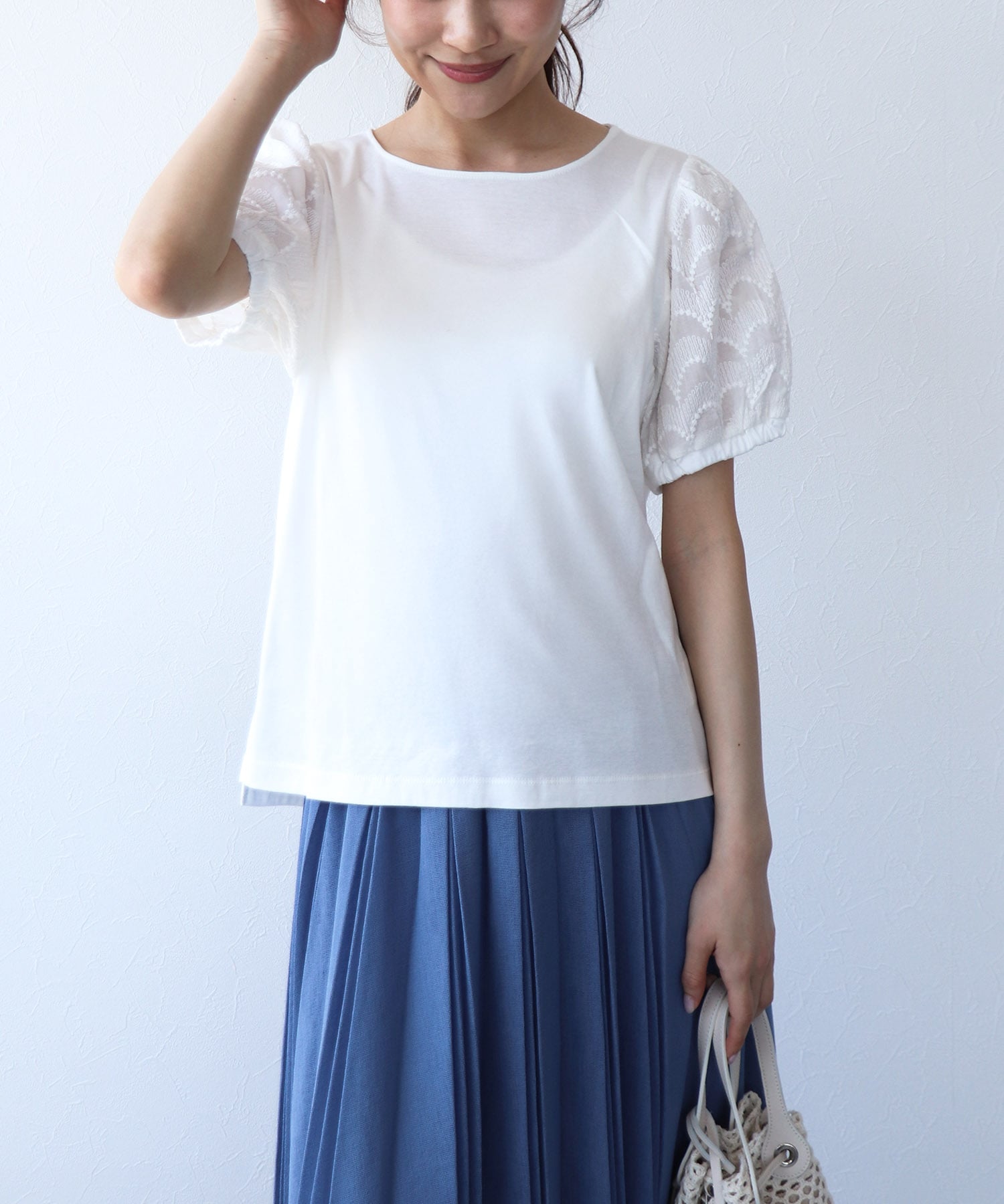 ウェーブ刺繍トップス