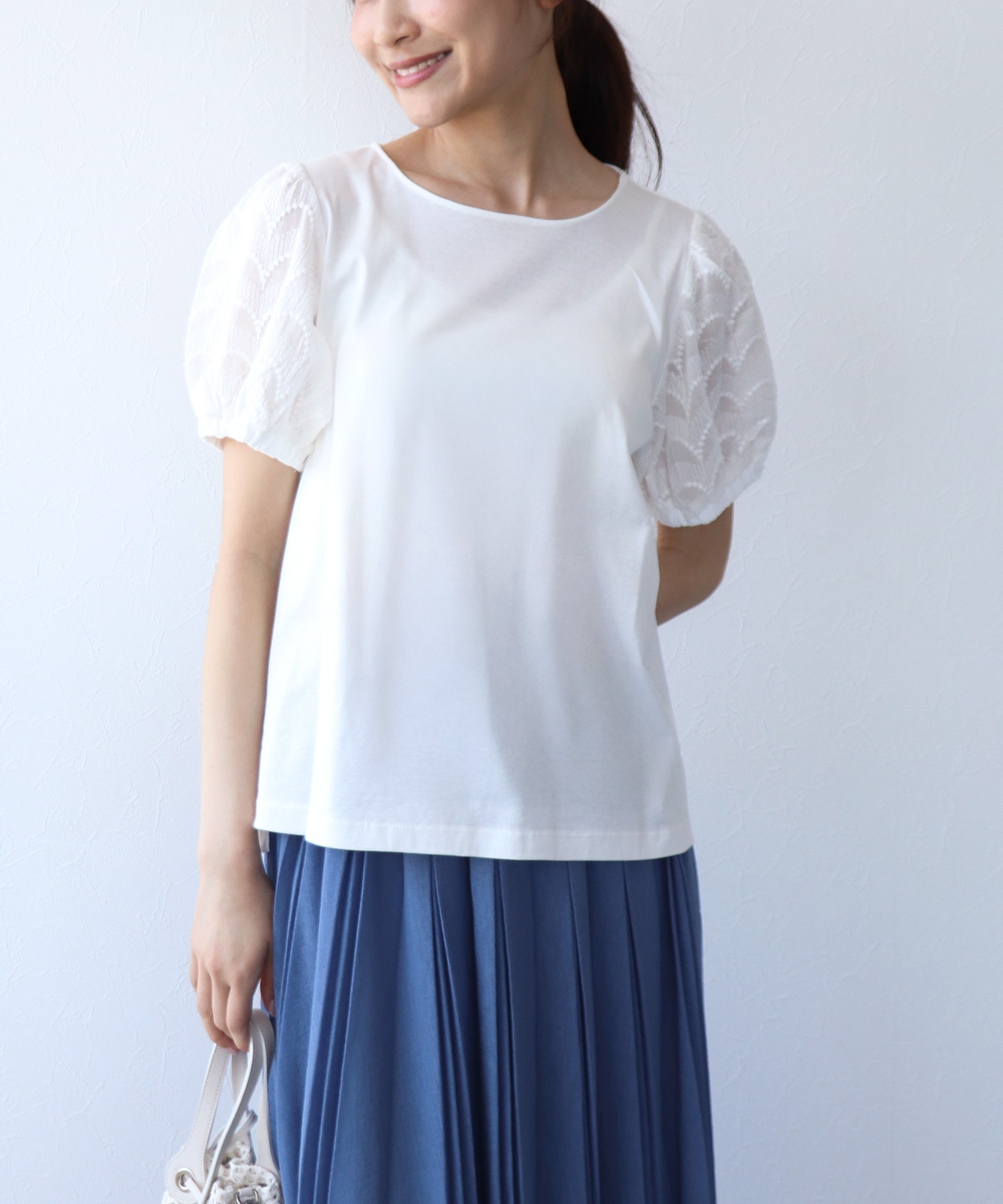 ウェーブ刺繍トップス