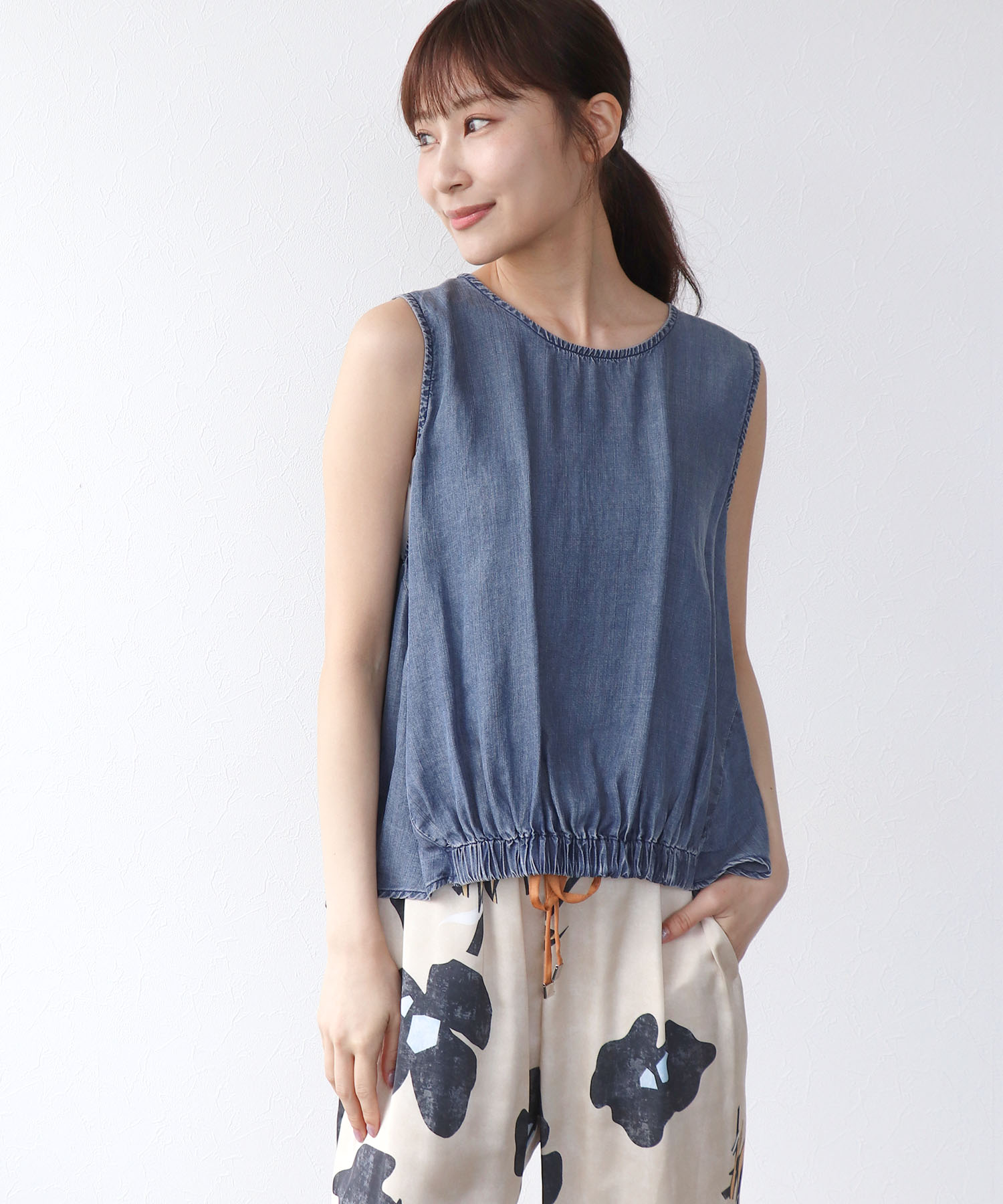 テンセルデニムノースリーブブラウス