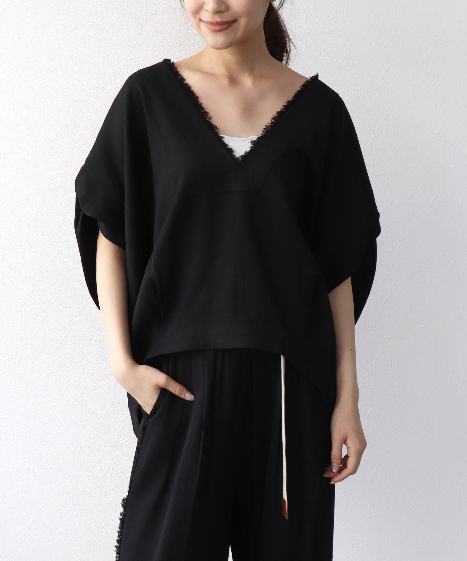 Vネックフリンジスリーブブラウス