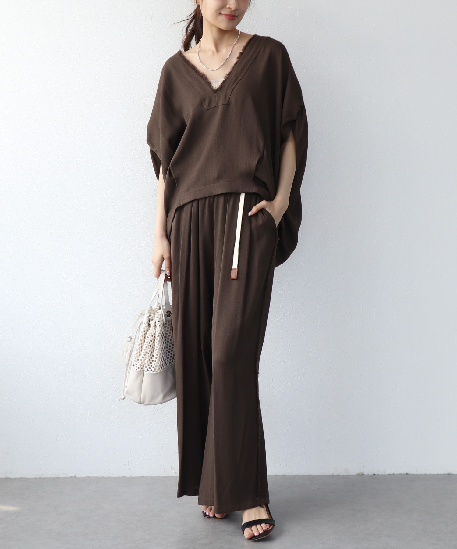 Vネックフリンジスリーブブラウス